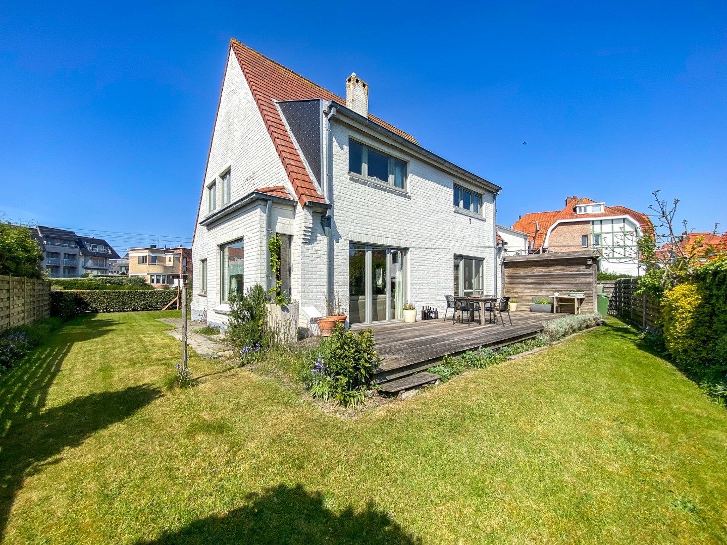 Ruime woning op wandelafstand van de zee. foto {{pictureIndex}}