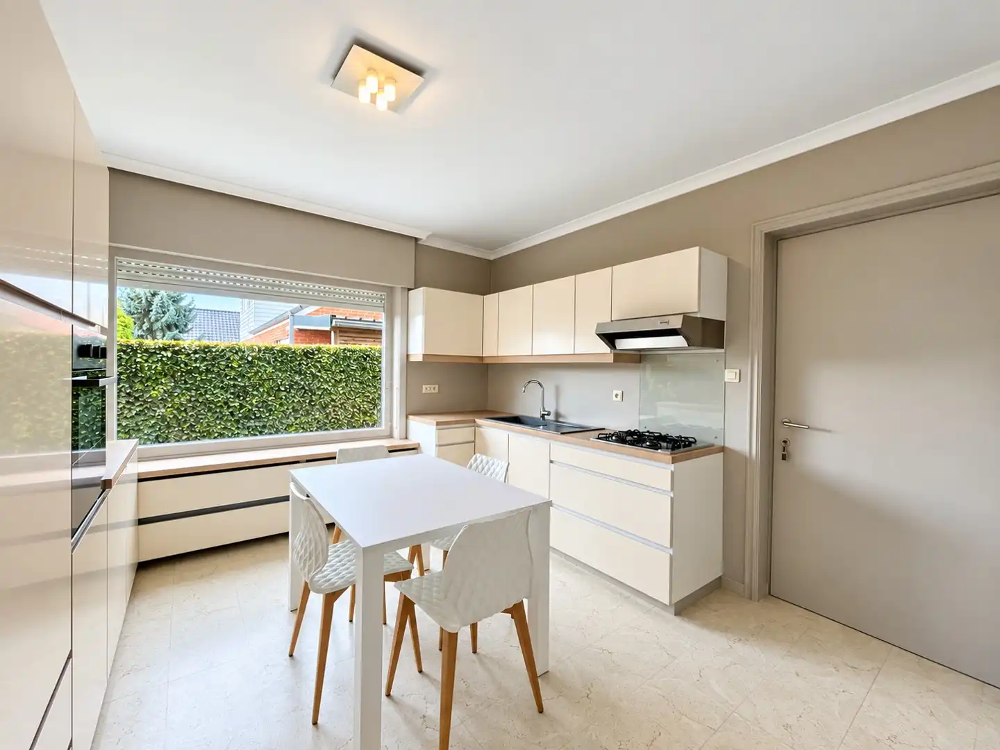 Moorslede – Halfopen woning met 5 slaapkamers en gezellige tuin foto 8