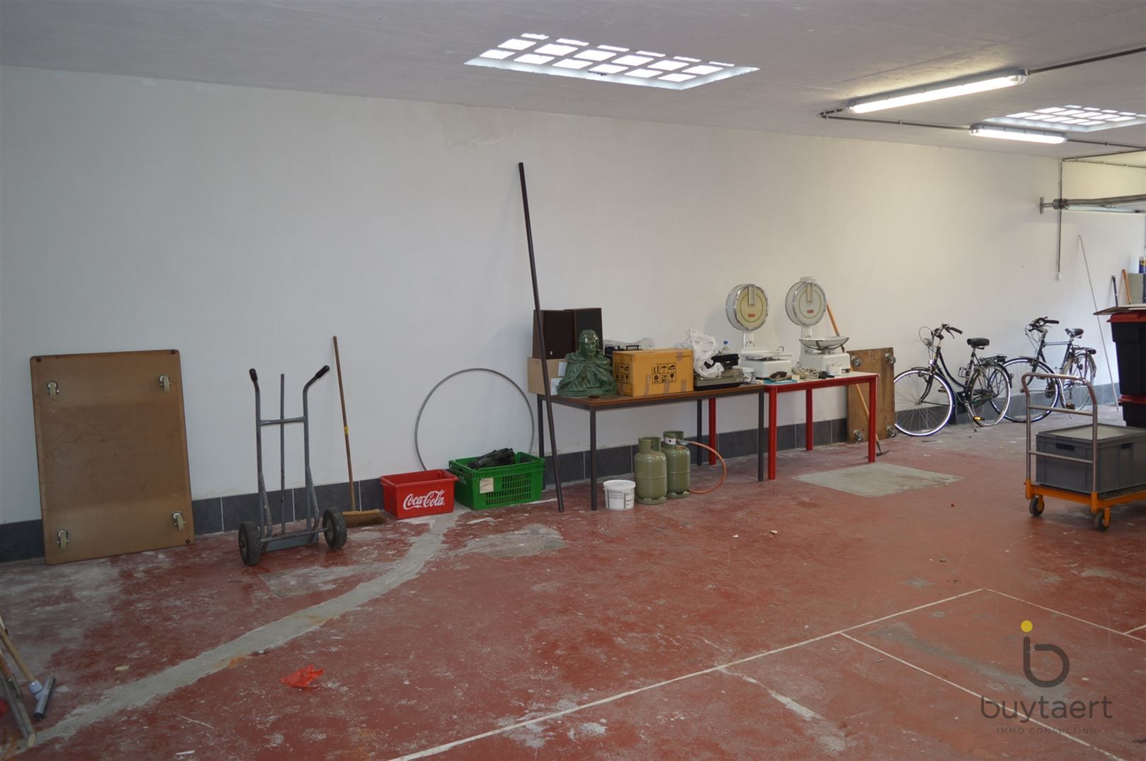 Zeer ruim magazijn of garage voor meedere autos te Merksem! foto 5