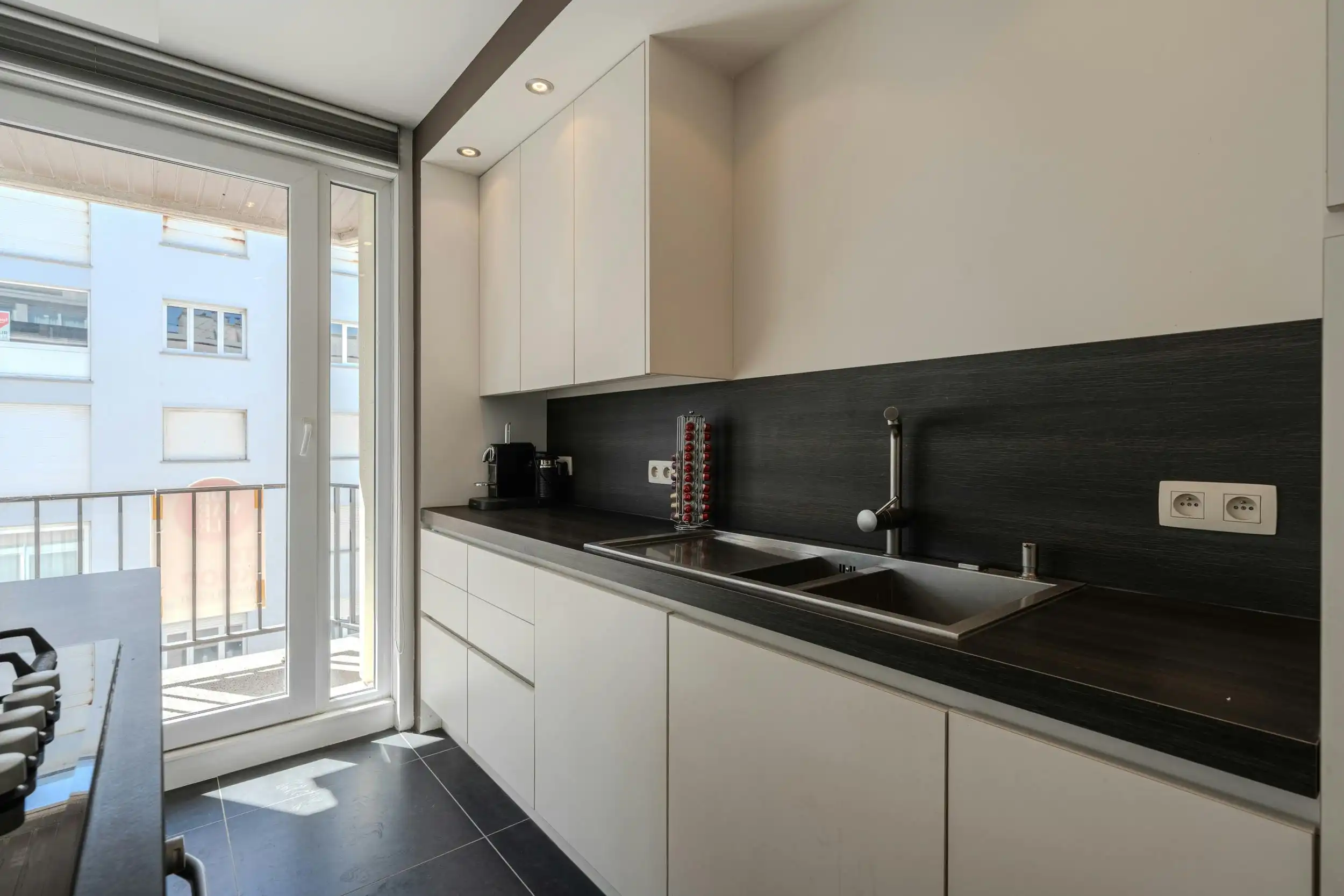 Instapklaar appartement met lateraal zeezicht te Mariakerke foto 7