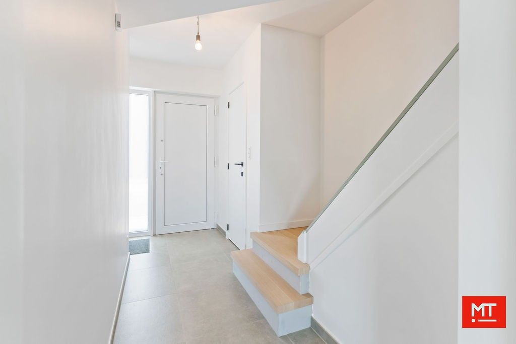 Gerenoveerde halfopen woning op het einde van een doodlopende straat te Zonnebeke foto 12