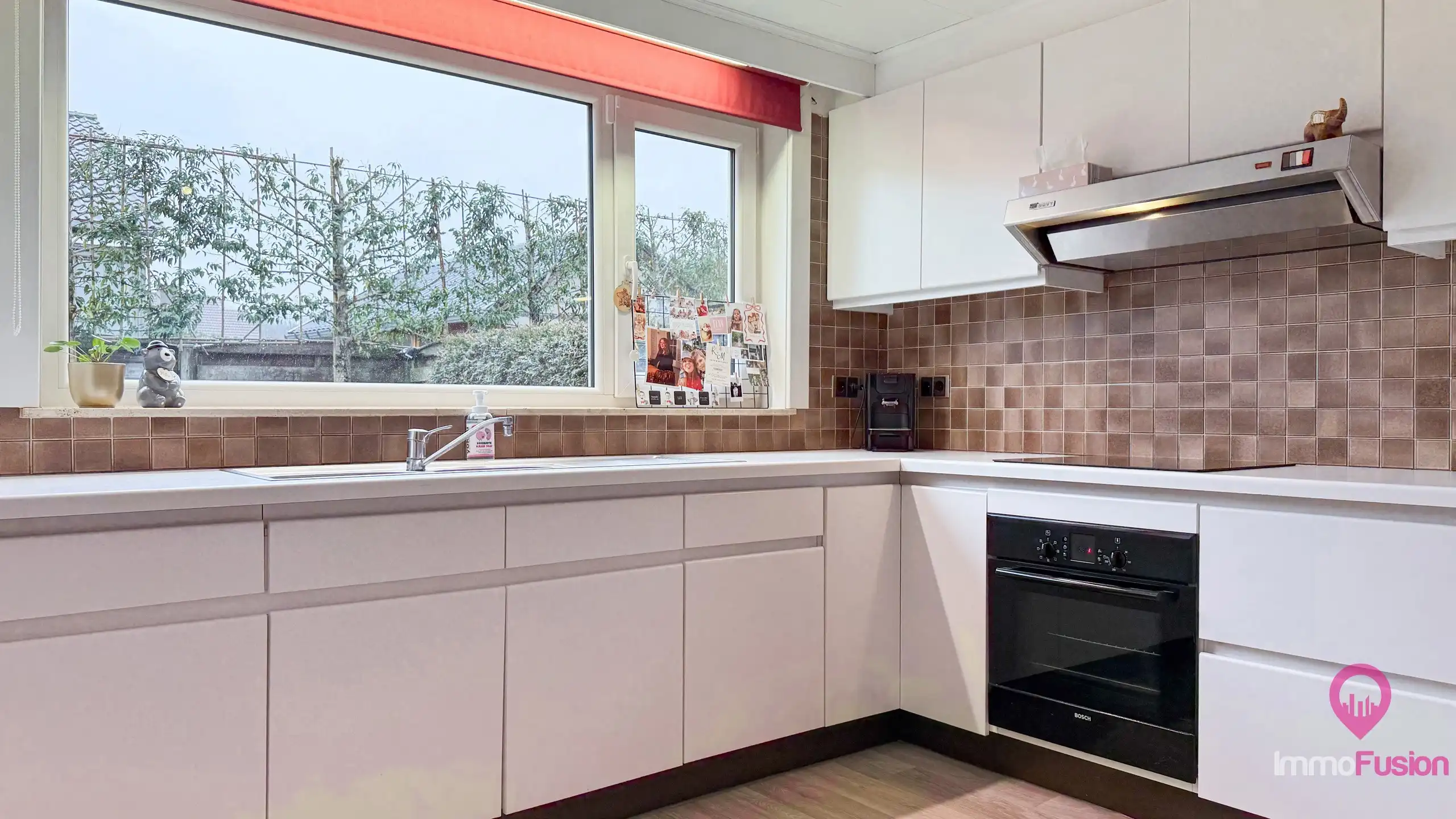 Ruime instapklare open bebouwing met 2 badkamers op 9a grond foto 10