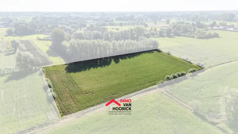 Prachtig gelegen perceel landbouwgrond 12810 m² foto {{pictureIndex}}