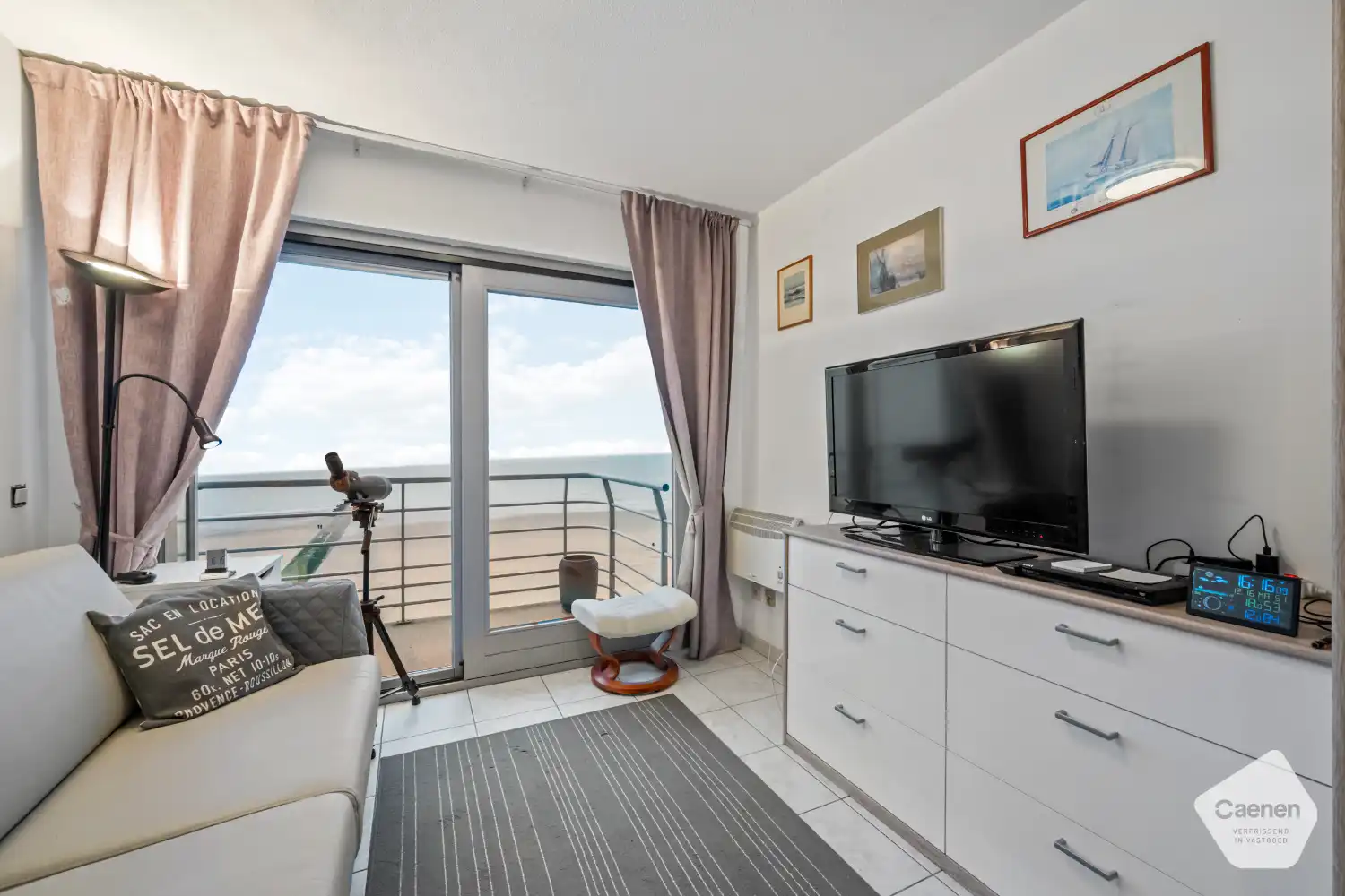 Instapklare studio met prachtig frontaal zeezicht foto {{pictureIndex}}