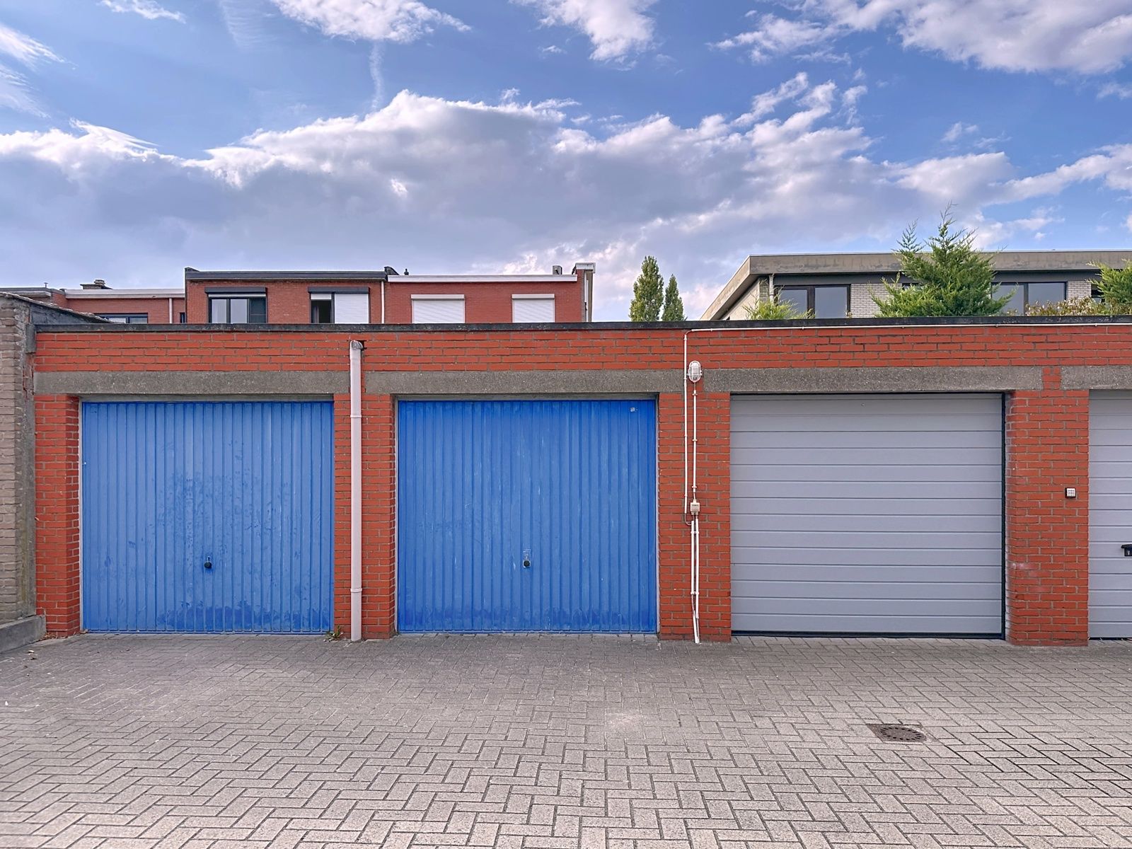 Garagebox in complex op wandelafstand van centrum foto {{pictureIndex}}