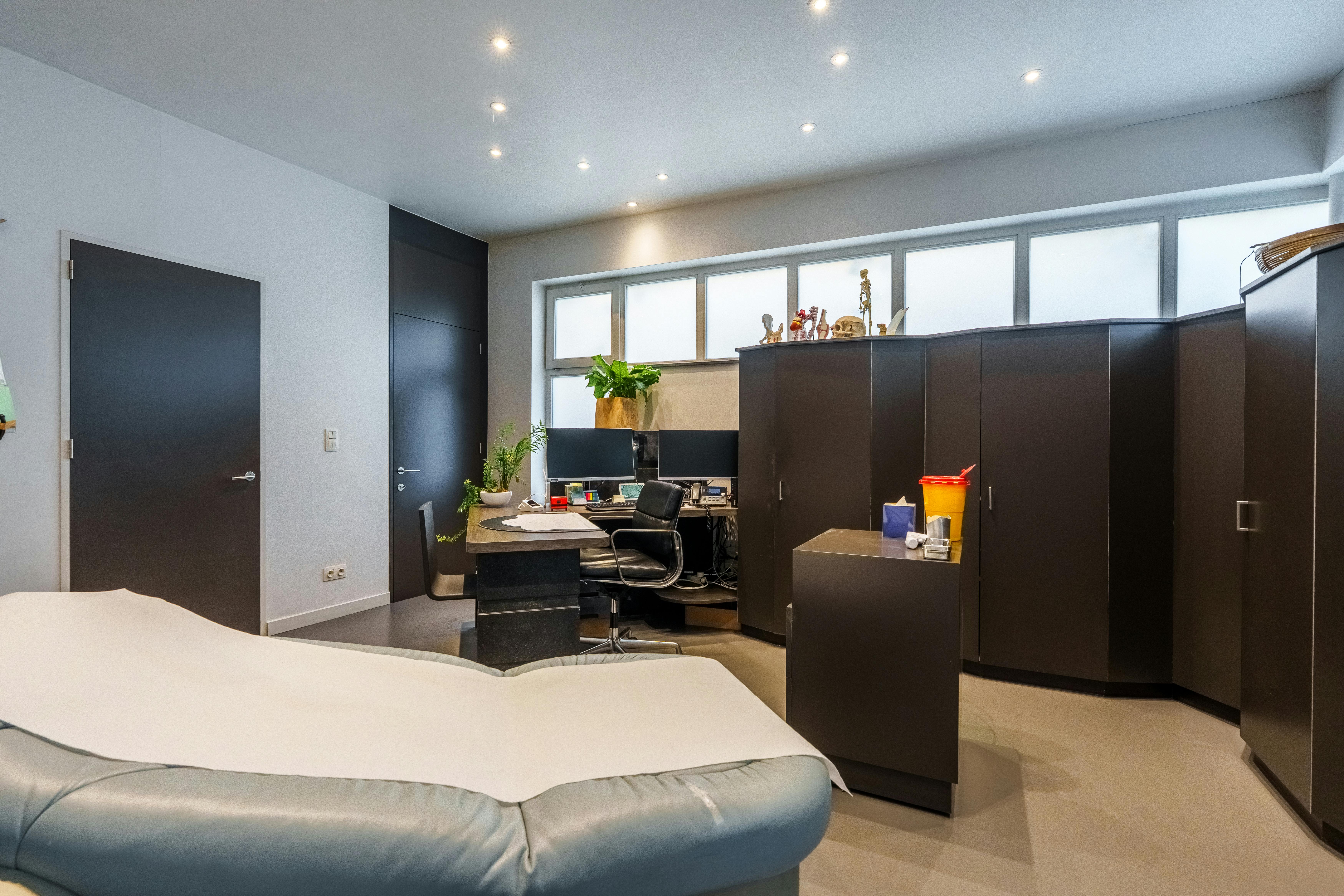 Uitzonderlijke stadswoning met praktijkruimte in Torhout foto 17