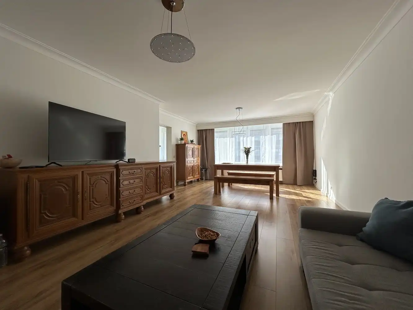 GERENOVEERD APPARTEMENT MET 2 SLAAPKAMERS, BUREAURUIMTE EN TERRAS foto 4