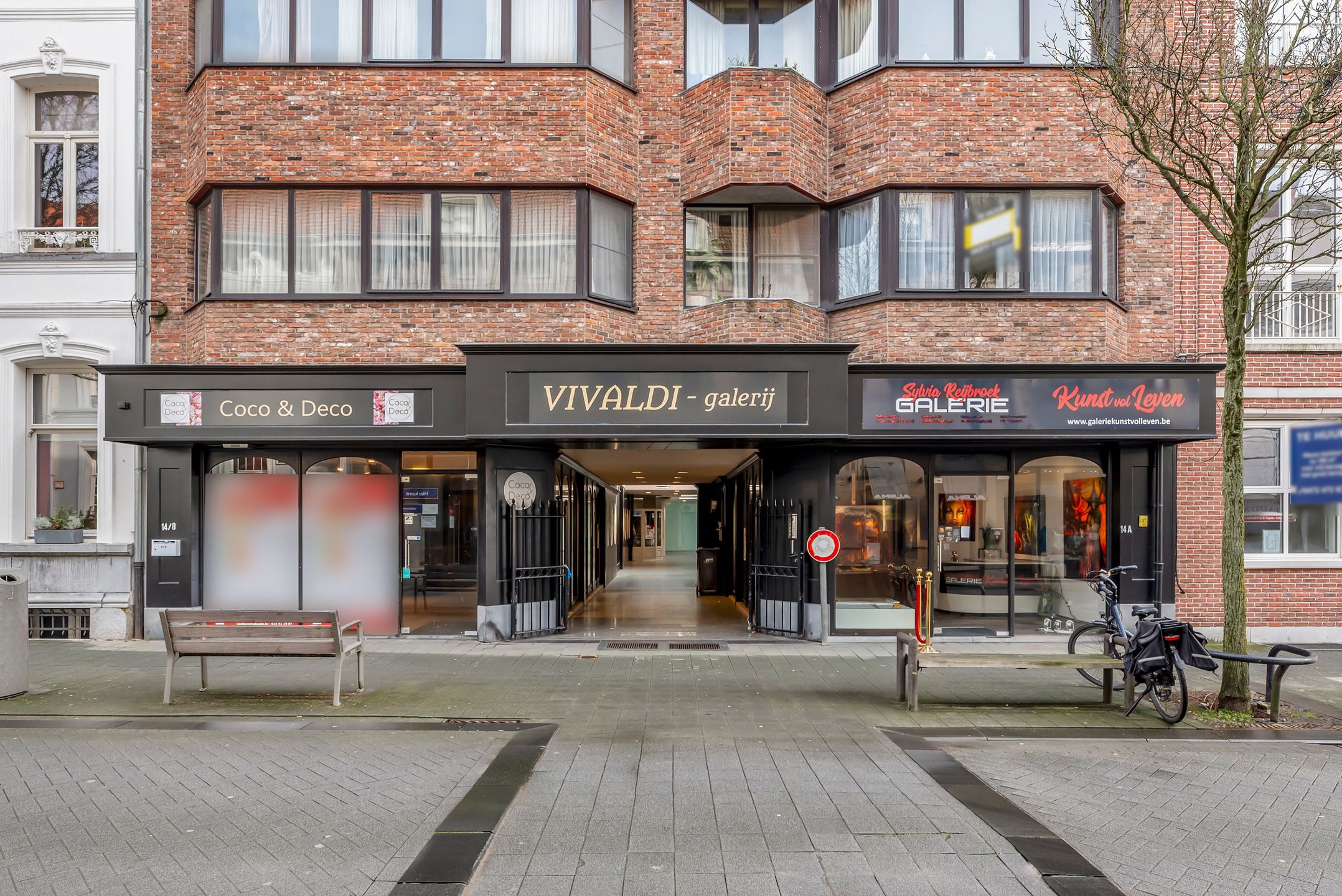 4 winkelpanden in de Vivaldi Galerij in Turnhout ! foto {{pictureIndex}}