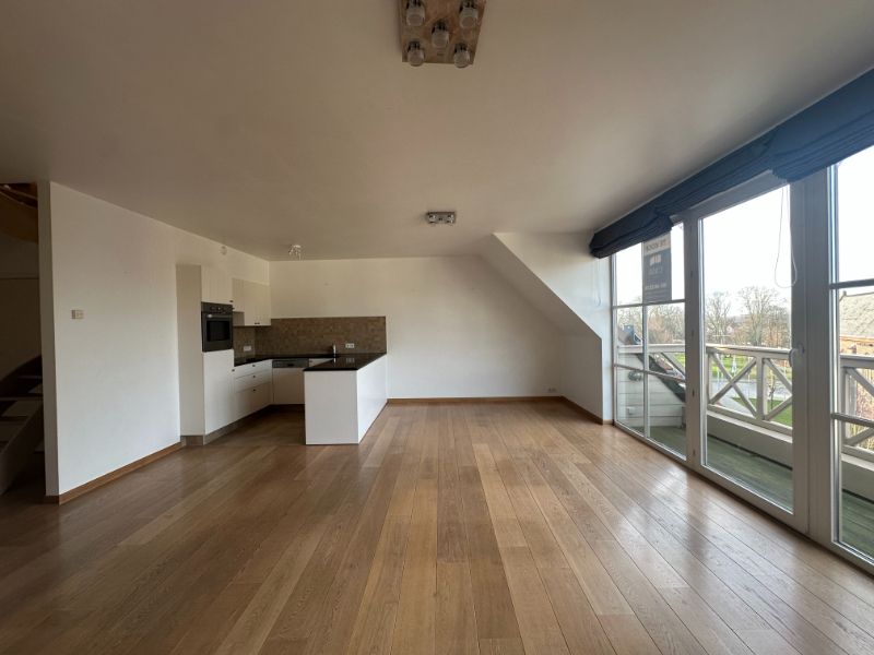 Ruim appartement inclusief kelderberging en garage! foto 4