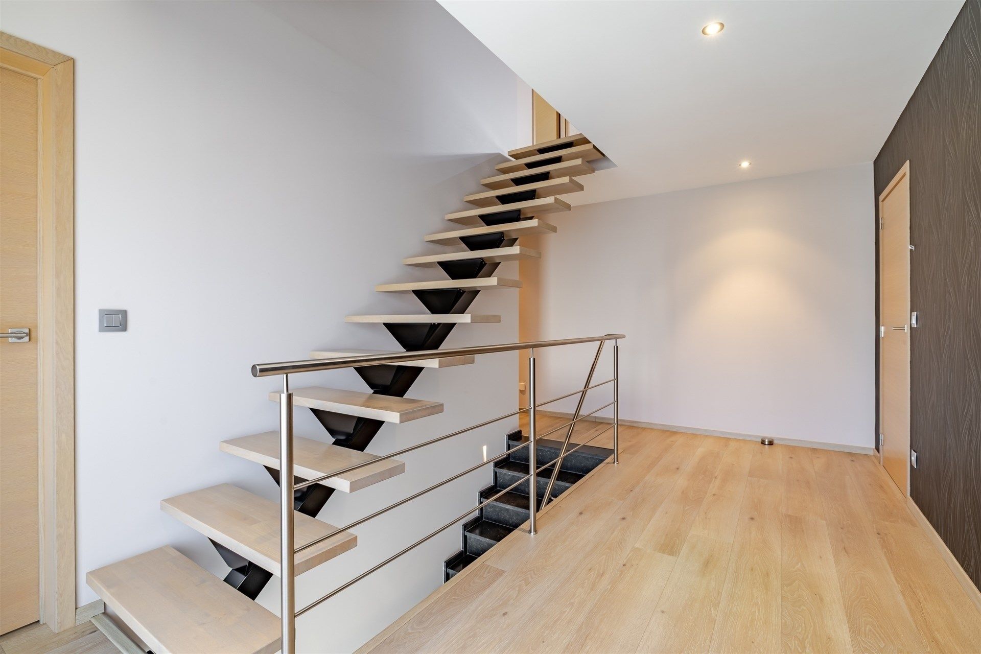 Topper!! Ruime lichtrijke woning, instapklaar! foto 24
