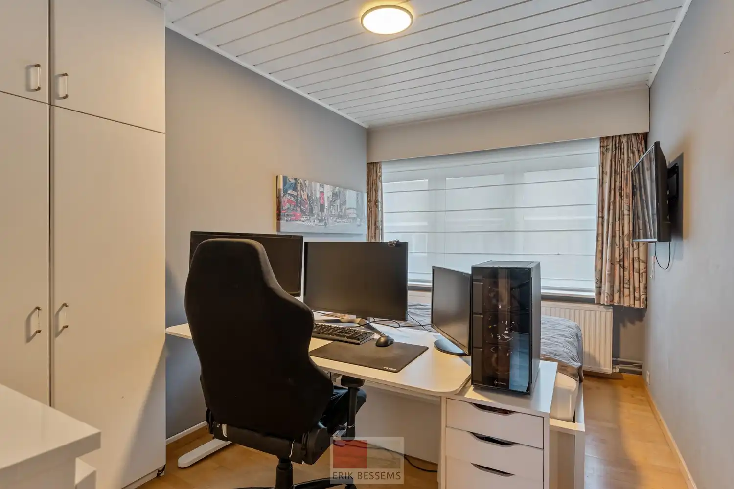 Charmante, op te frissen woning met 4 slaapkamers en inpandige garage. foto 25