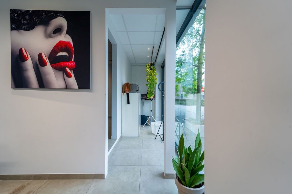 MODERNE COMMERCIËLE RUIMTE IN HASSELT MET AUTOSTANDPLAATS EN BERGING EN ENERGIELABEL B foto 7
