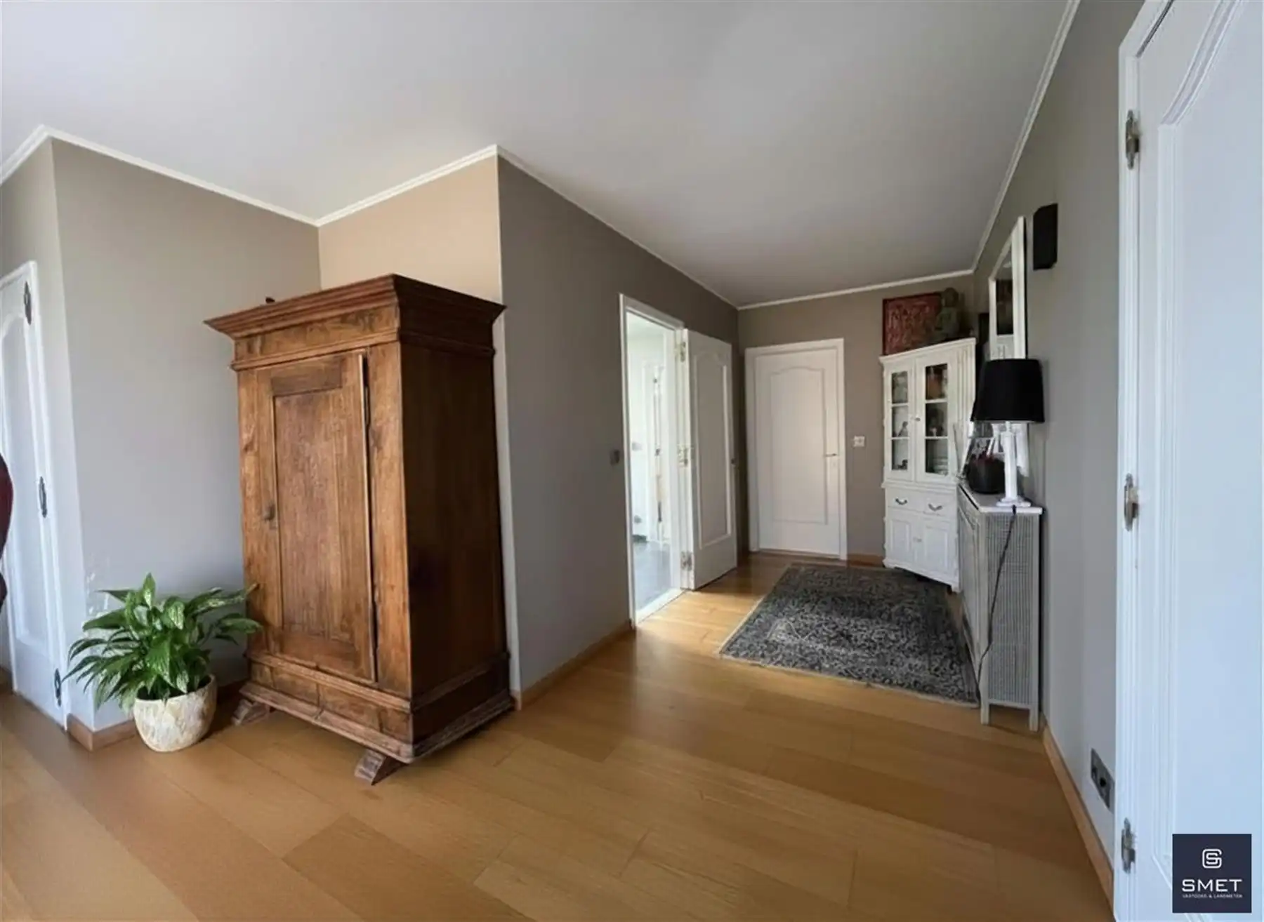 RUIME WONING (GLVLRS) MET 2 SLPKS, GAR. EN TUIN foto 3