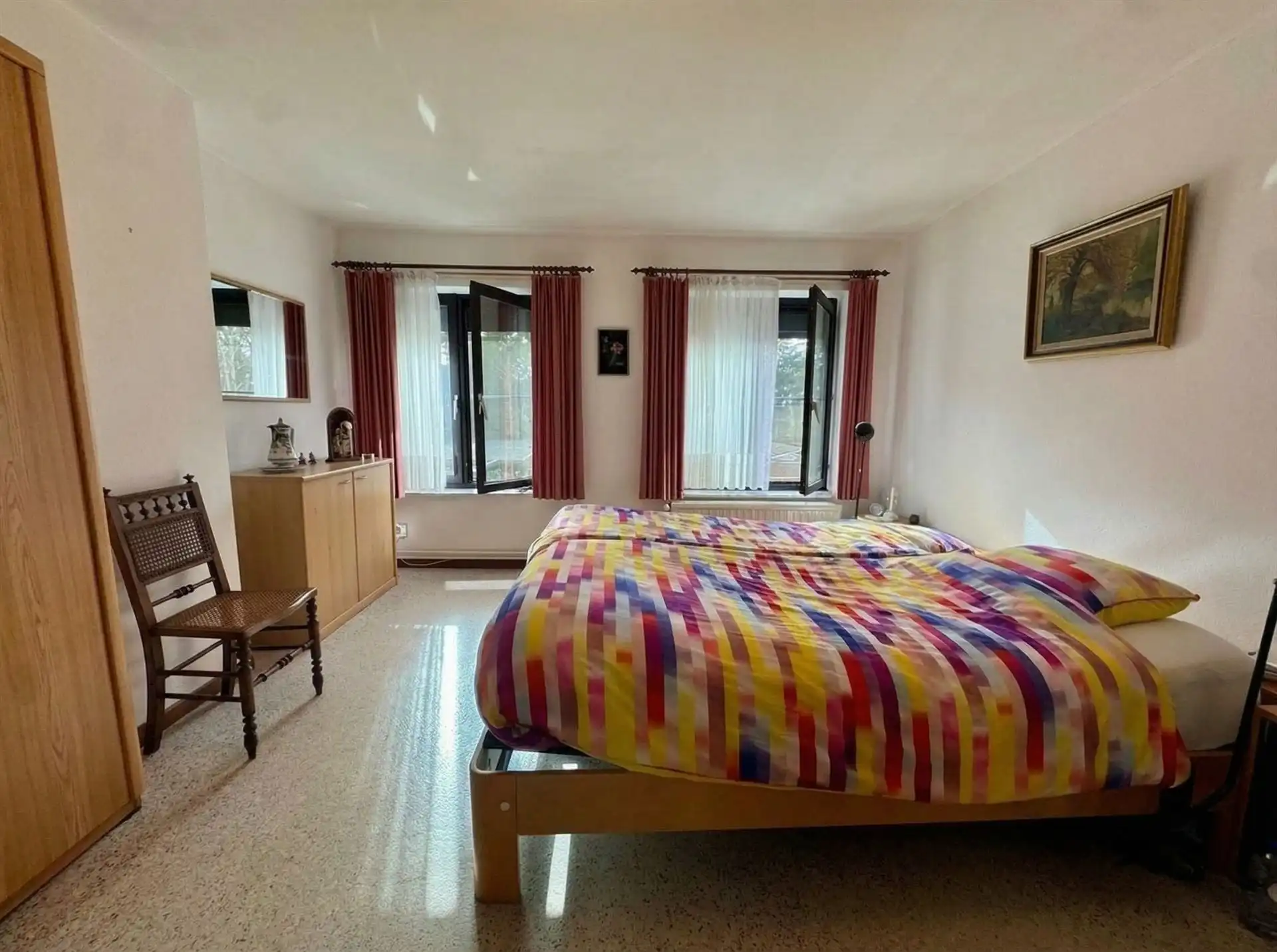 Halfopen bebouwing in rustige straat te As foto 16