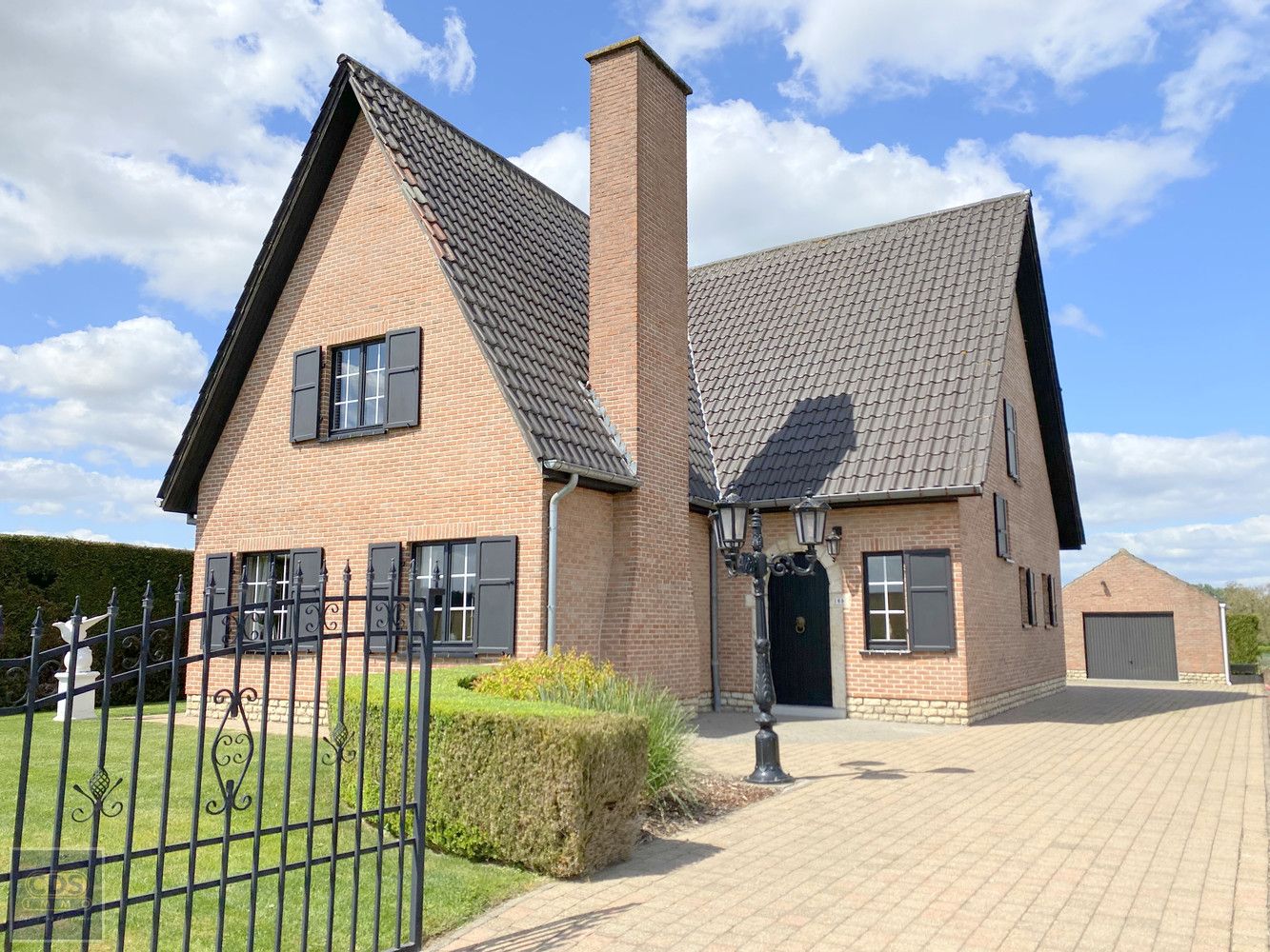 Hoofdfoto van de publicatie: Villa