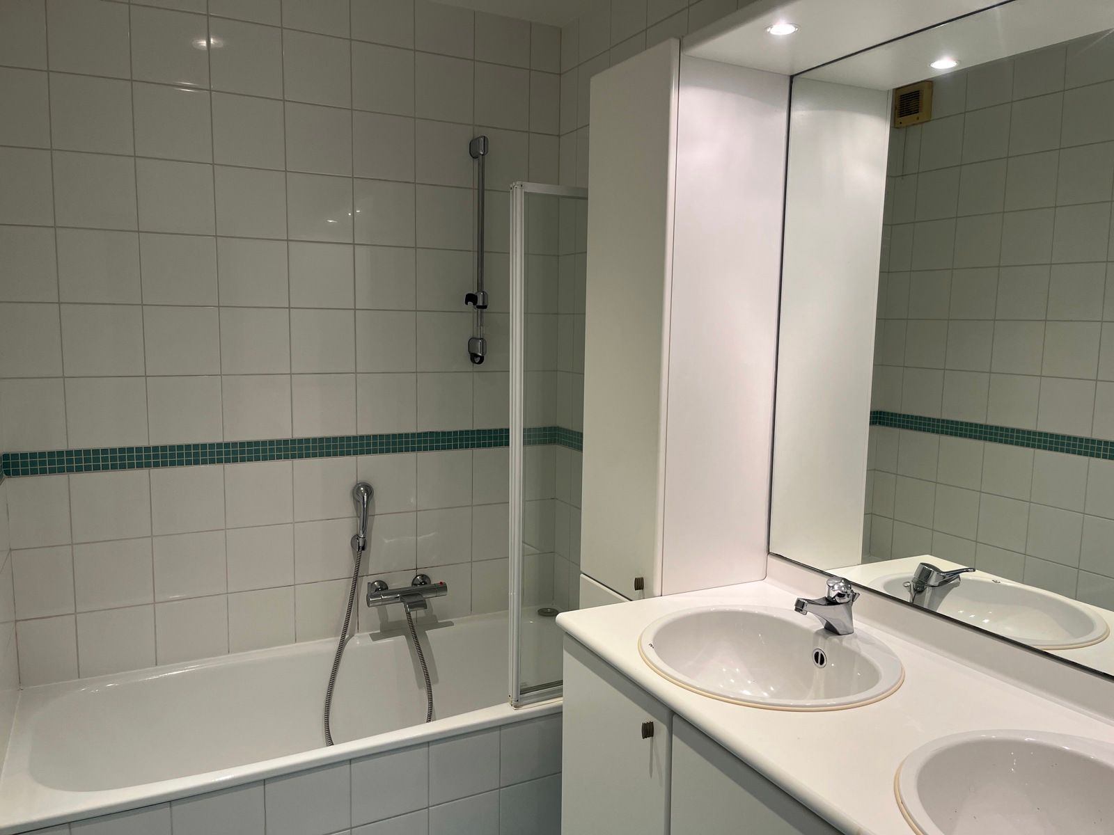 Appartement met lift, terras, garagebox en autostaanplaats foto 12