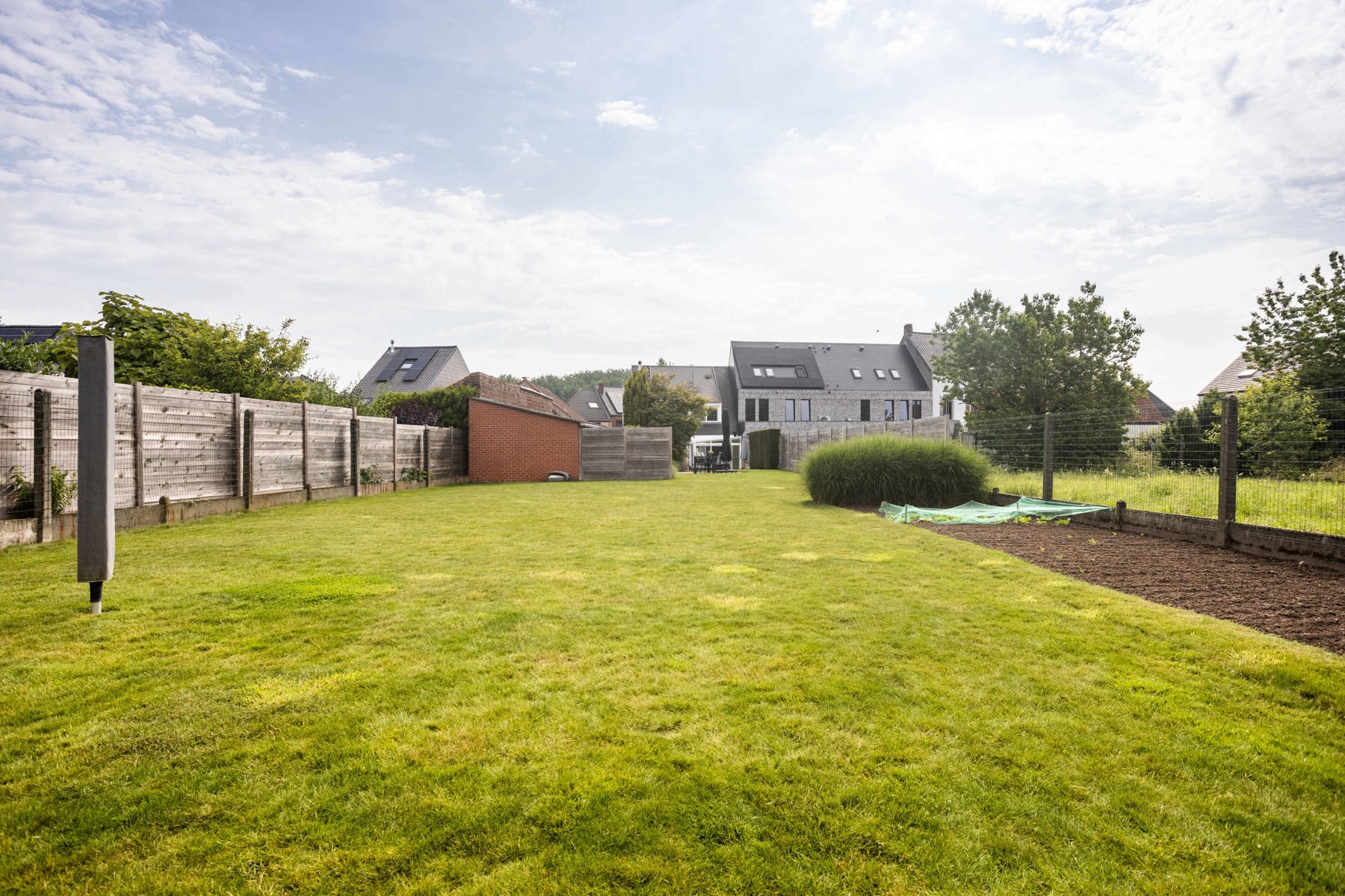 Ruime halfopen bebouwing met oprit en zonnige tuin in Outer foto 25