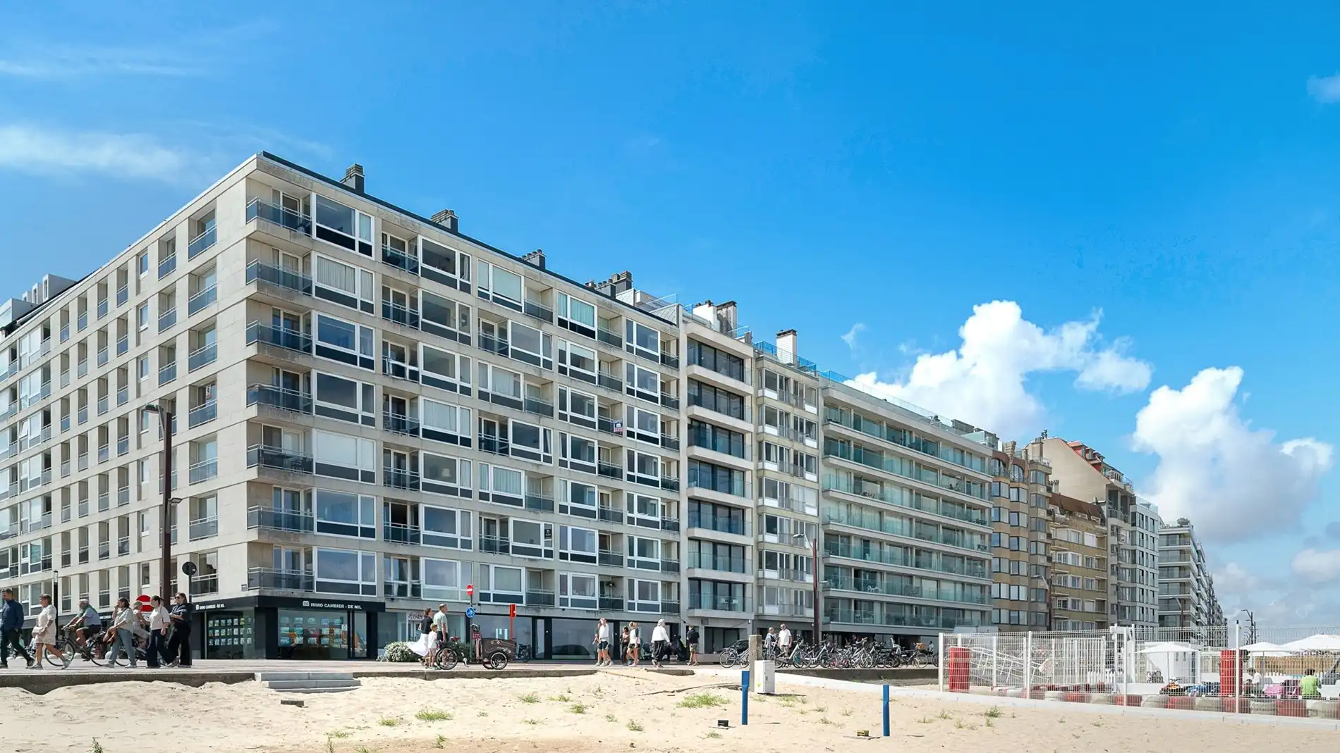 Ruim appartement met frontaal zeezicht gelegen aan het Albertplein foto {{pictureIndex}}
