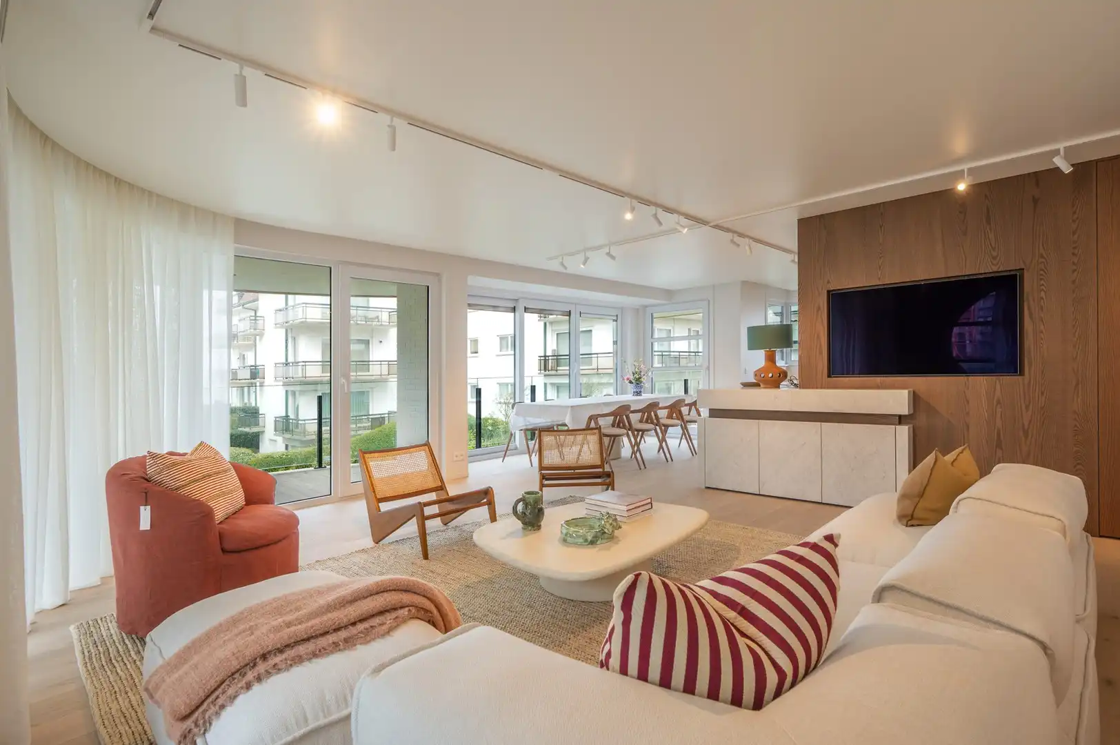 Appartement met zeezicht, gelegen in een villaresidentie in hartje Zoute. foto {{pictureIndex}}