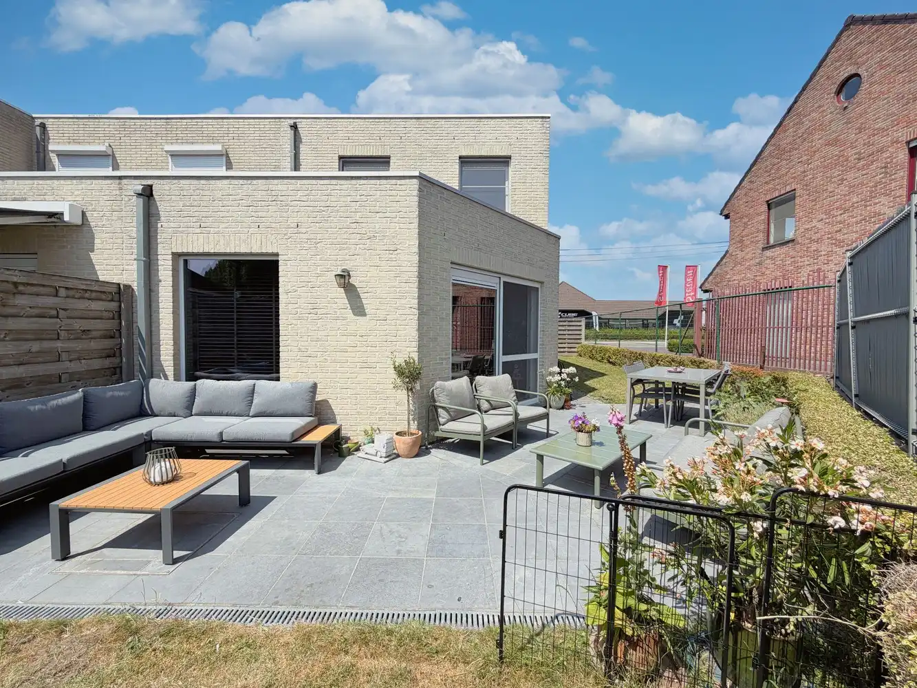 Energiezuinige gezinswoning (2013) + zonnige tuin! foto 14