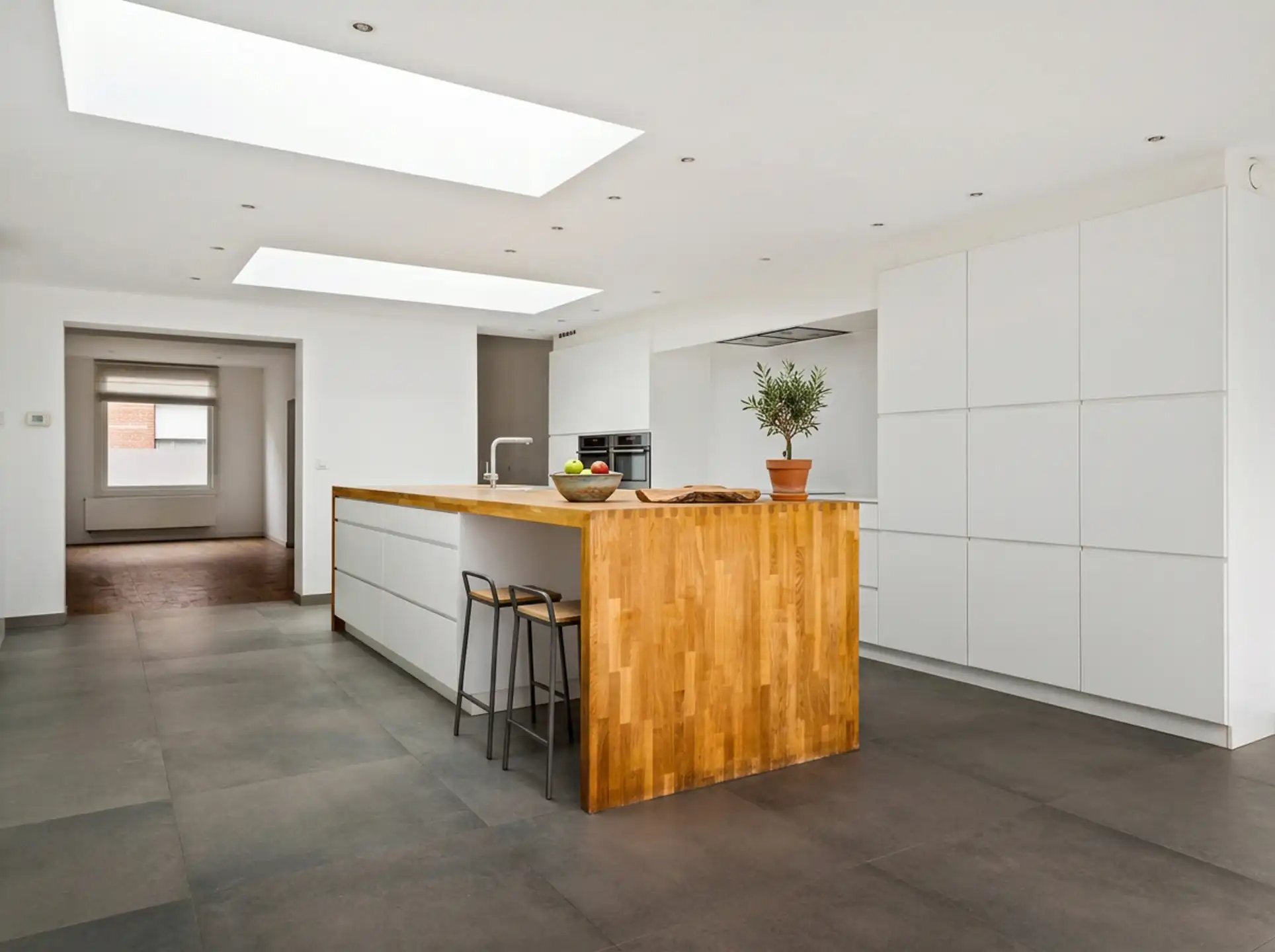 Knap gerenoveerde woning met zonninge tuin nabij het centrum foto 5