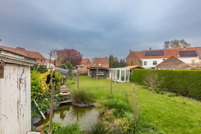 Te moderniseren woning  met 3 slaapkamers, bureau, garage en grote tuin (totale grondoppervlakte 308m²). foto 5