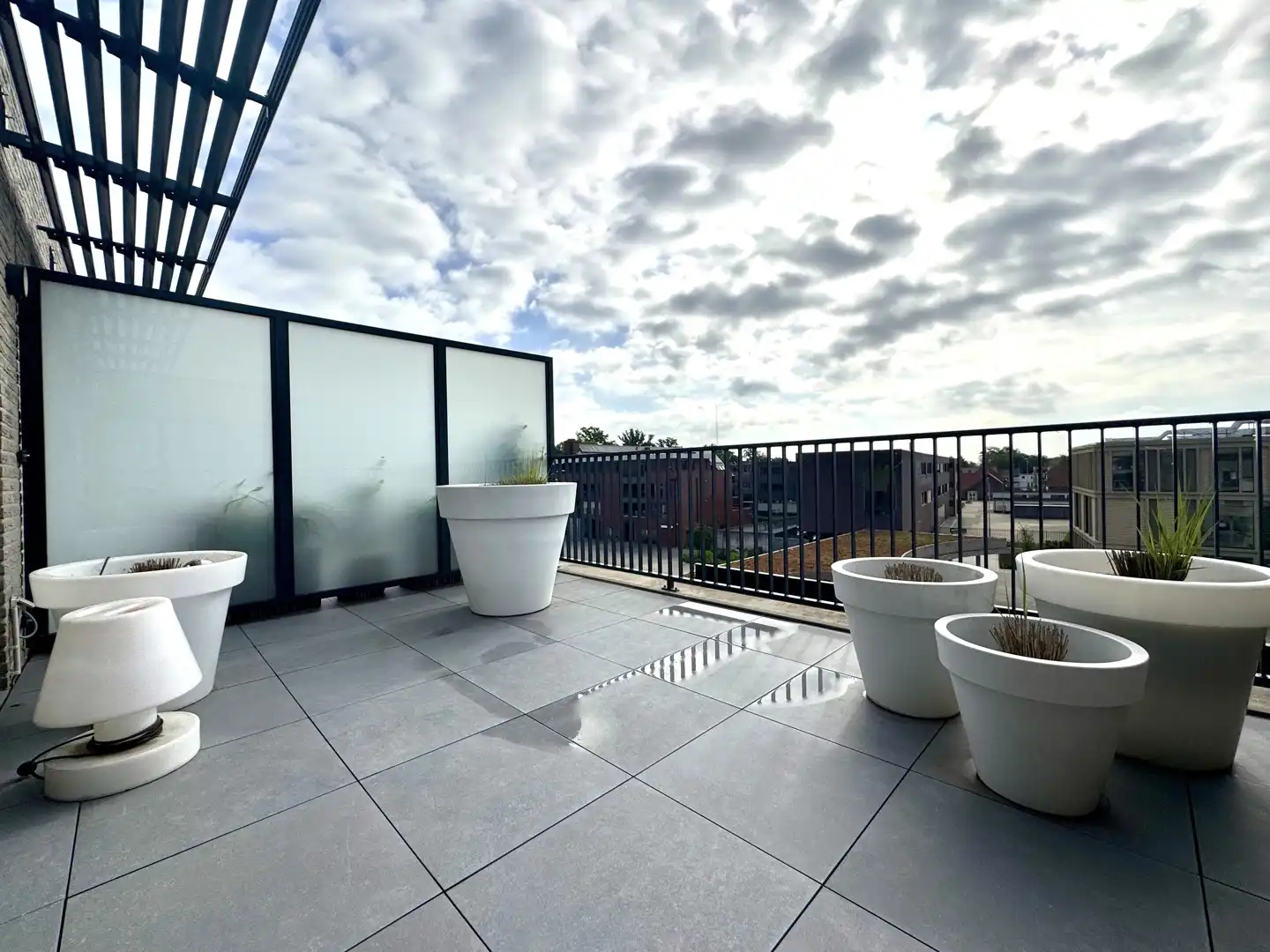Nieuwbouwappartement met 2 slaapkamers én 2 terrassen te huur in Dilsen foto 10