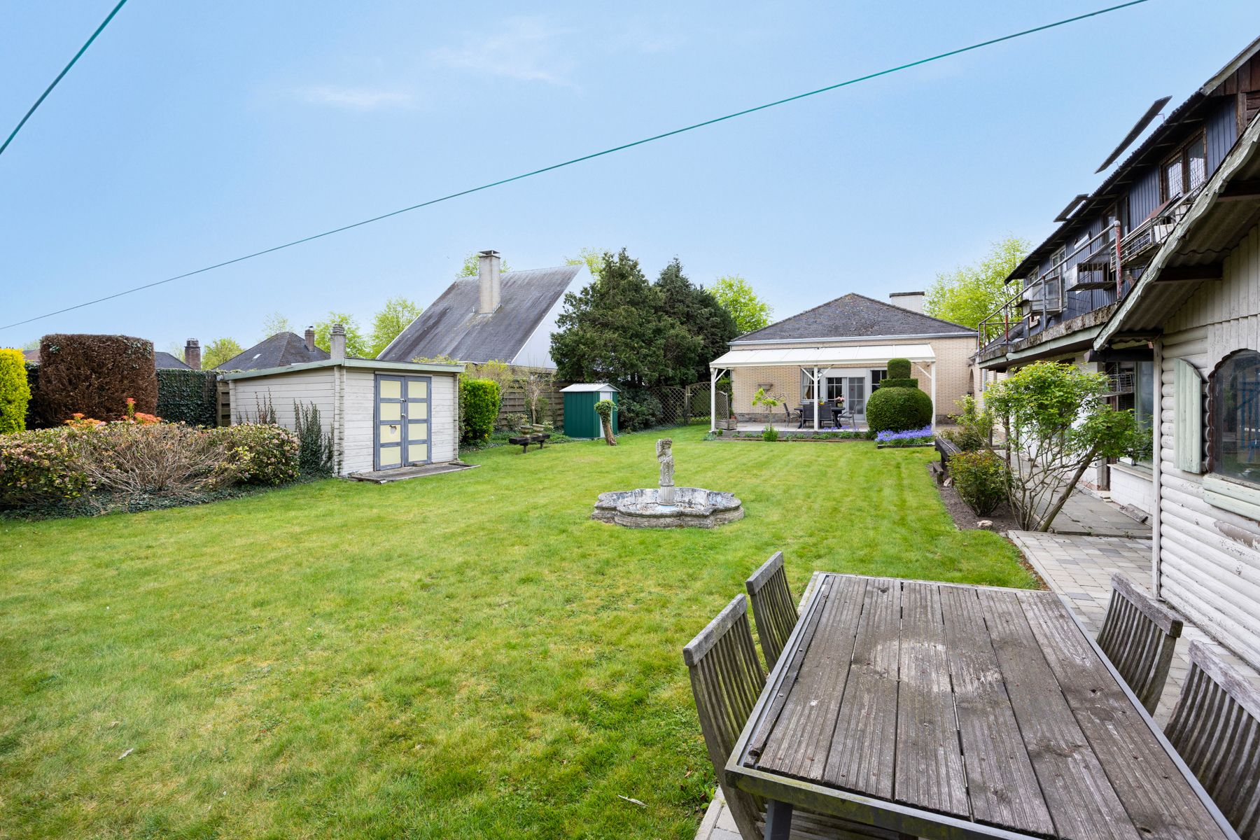 Deels gerenoveerde woning in het groene Bellem foto 17