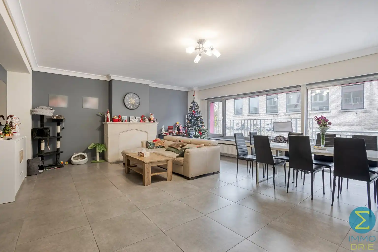 Ruim 3 slpk appartement met groot terras en autostaanplaats foto 3