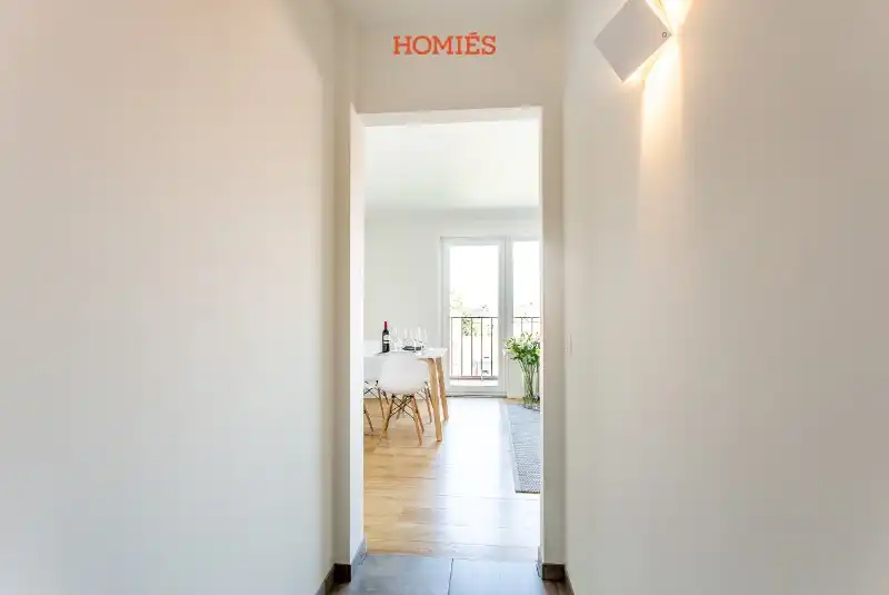 Fully furnished 1-bedroom apartment with terrace foto 3