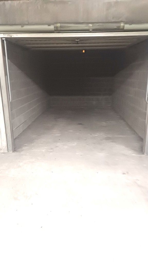 TE KOOP GARAGE TE WESTENDE! foto {{pictureIndex}}
