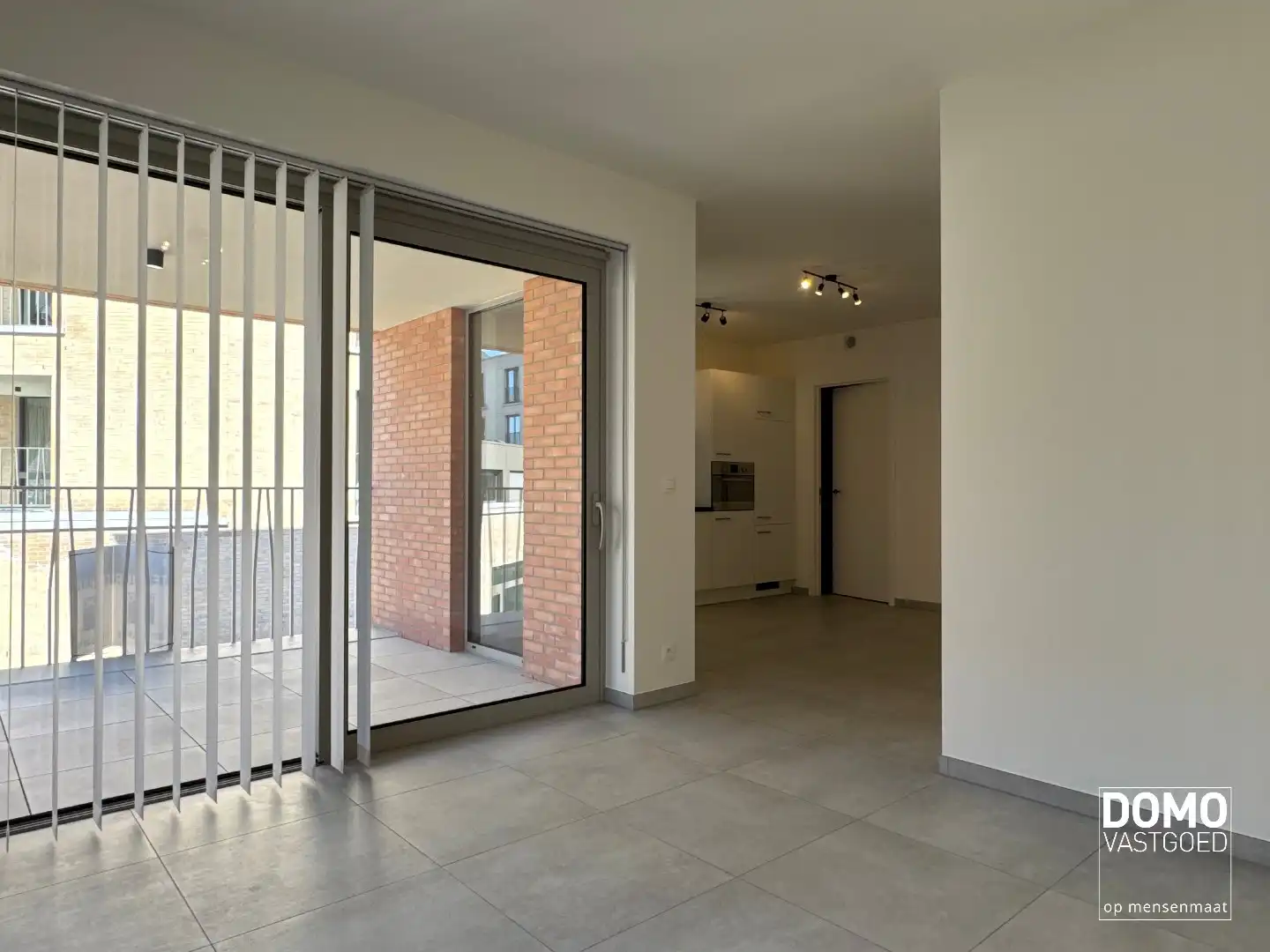 NIEUWBOUWAPPARTEMENT MET 2 SLAAPKAMERS, TERRAS, ONDERGRONDSE AUTOSTANDPLAATS EN KELDERBERGING IN RESIDENTIE "DE KWINT" TE ZONHOVEN foto 3