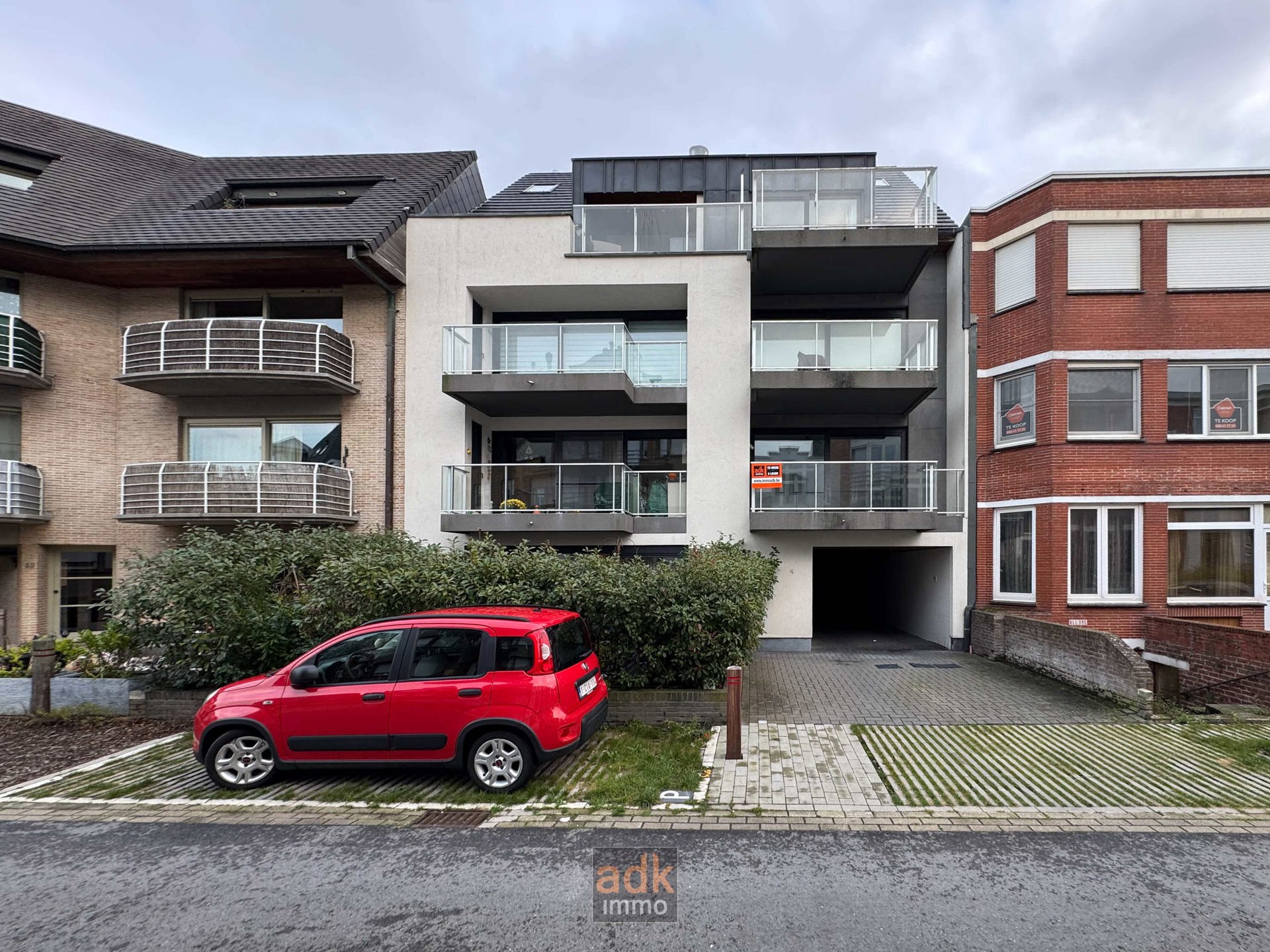 Ruim appartement op topligging te Panne foto {{pictureIndex}}