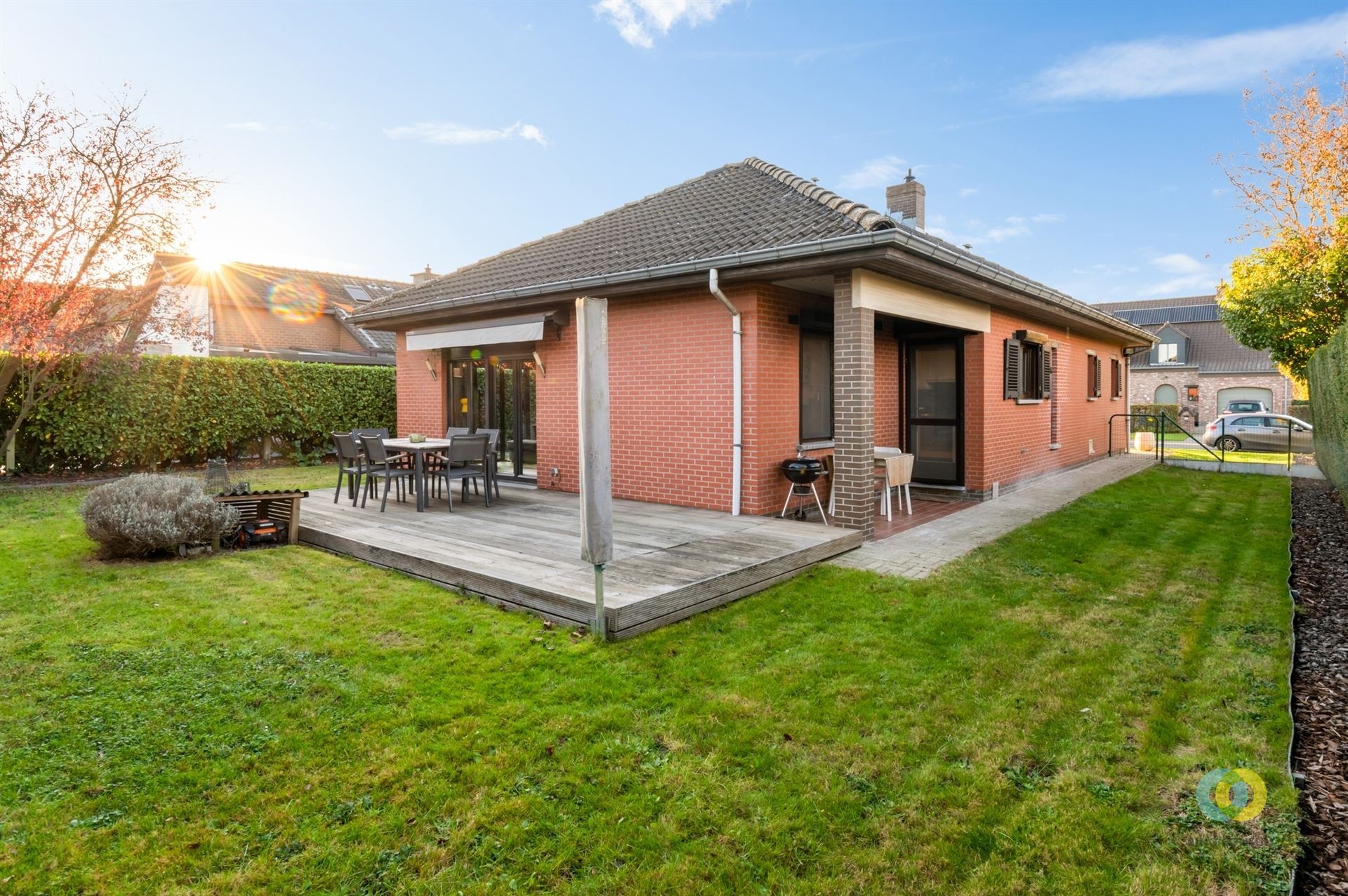 Residentieel gelegen bungalow met garage foto 10