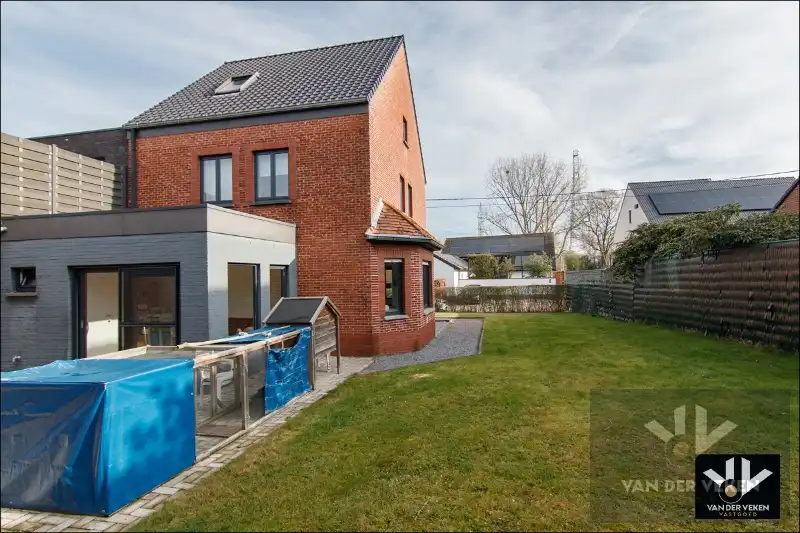 HALFOPEN WONING IN RUSTIGE OMGEVING TOFFE GEZINSWONING foto 19