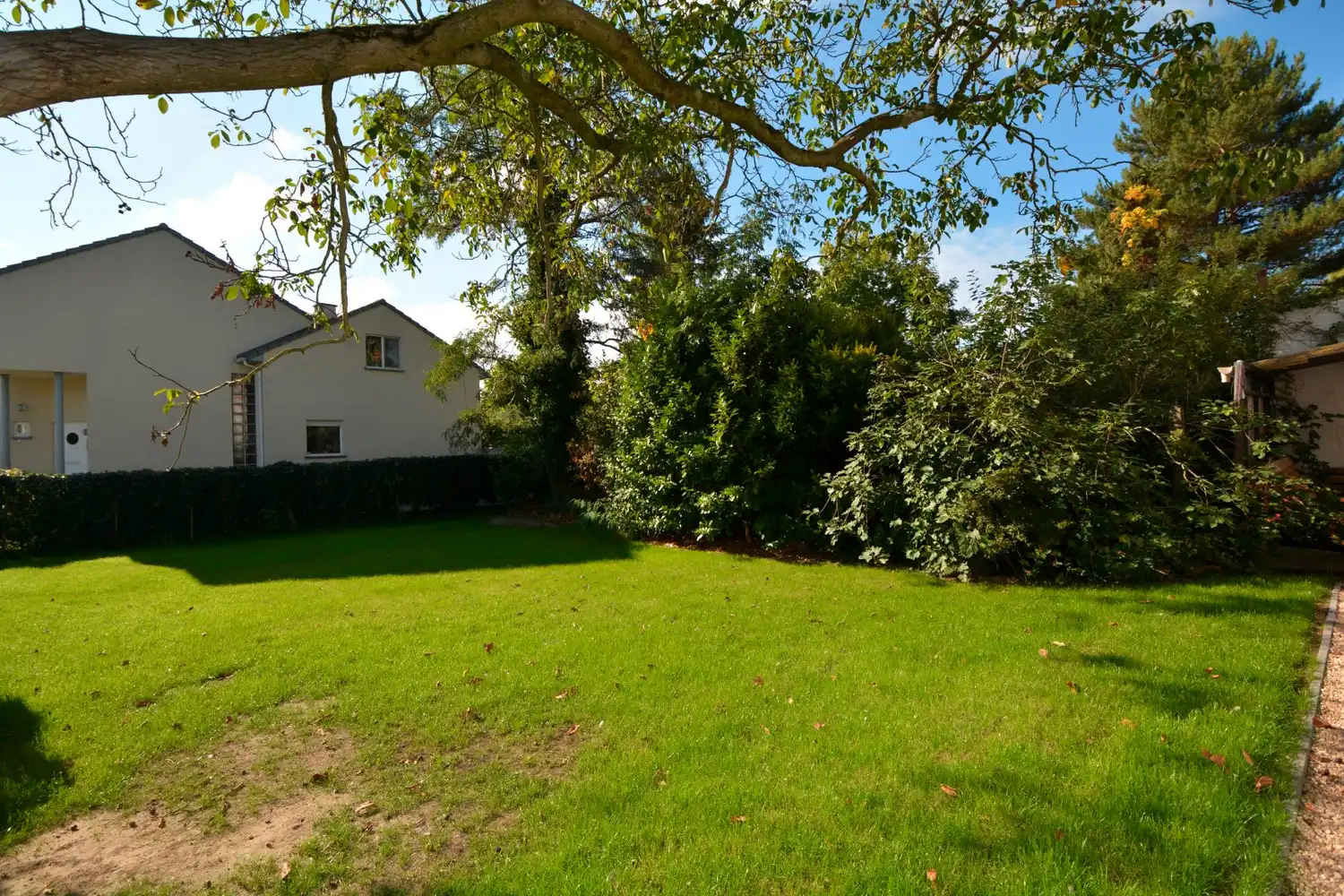 KWALITATIEF GERENOVEERDE WONING OP 835 m²! foto 15