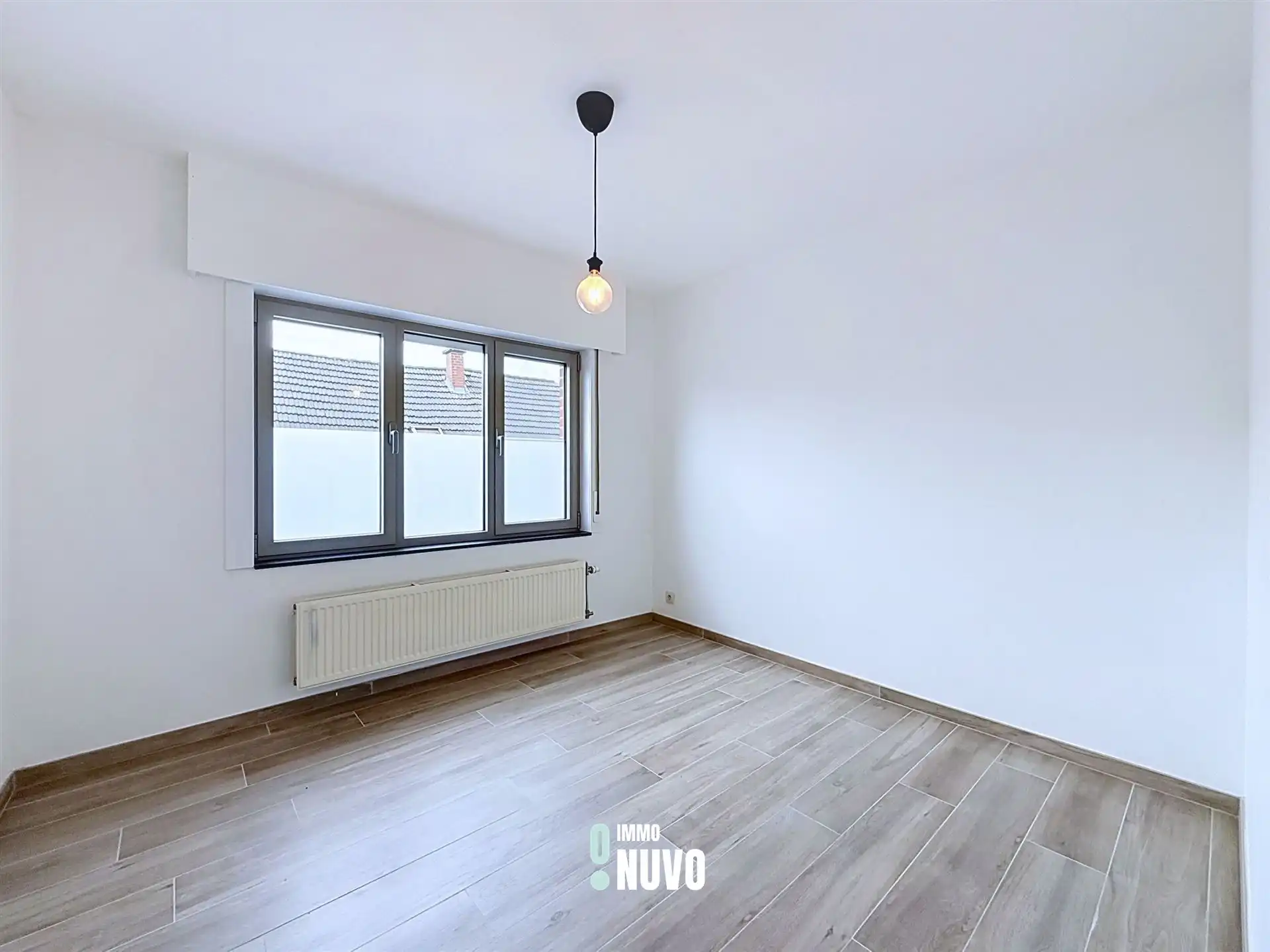 Gezinswoning met 3 slaapkamers, bureau, tuin en garage foto 10