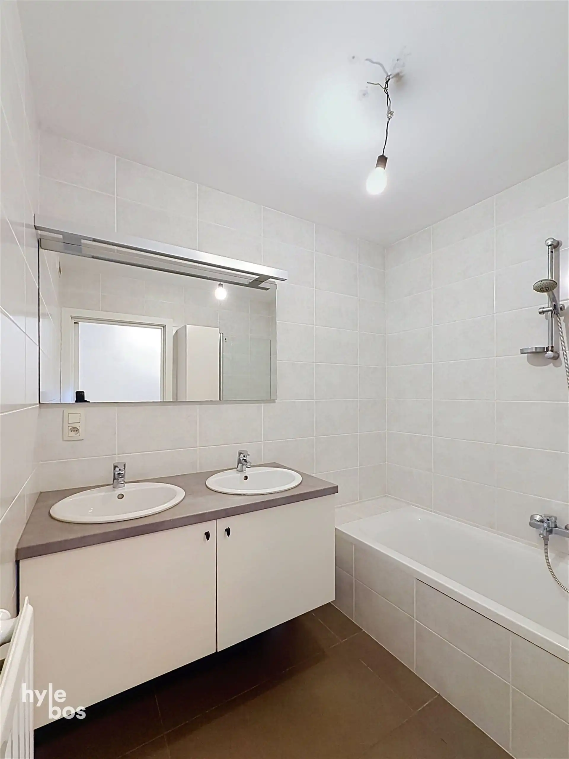 Aan de stadsrand gelegen gelijkvloers appartement foto 11