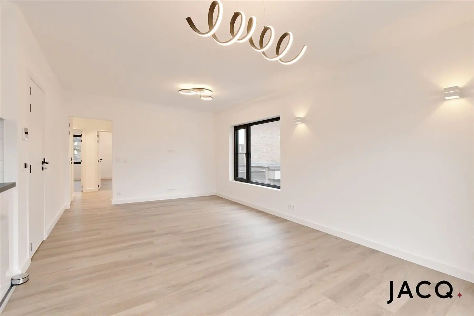 Gerenoveerd BEN-appartement te Berchem! foto 7