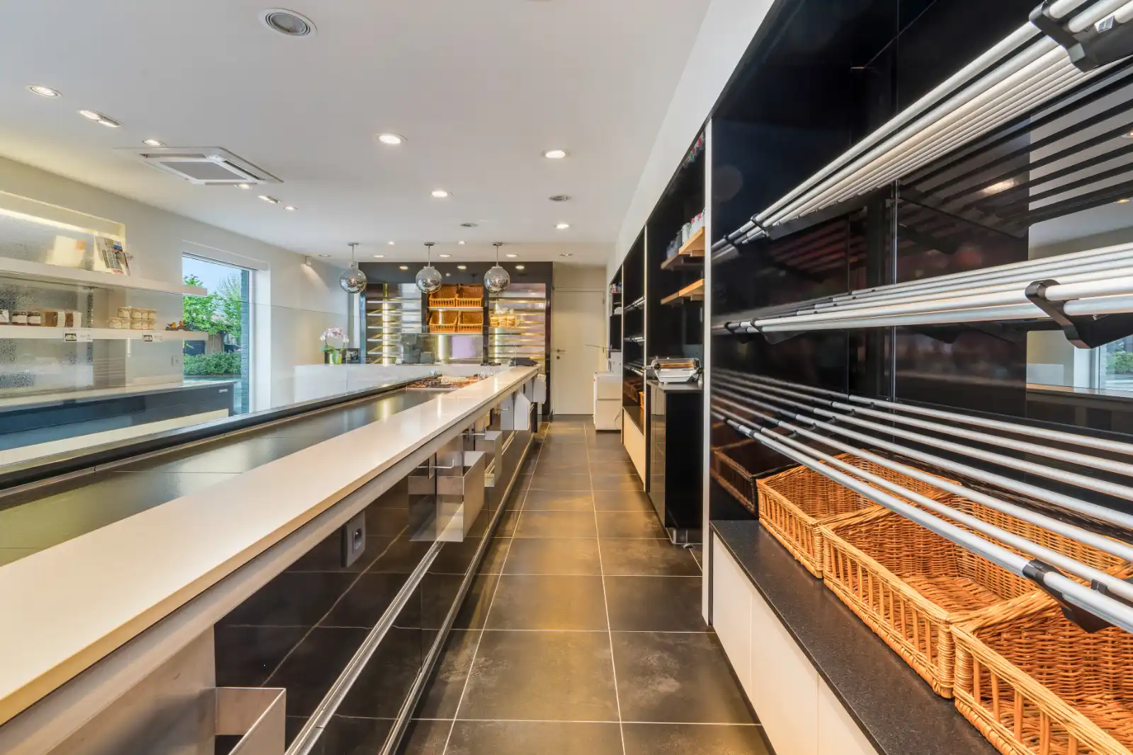 Ruime woning (4slpks) met winkel en atelier! foto 2