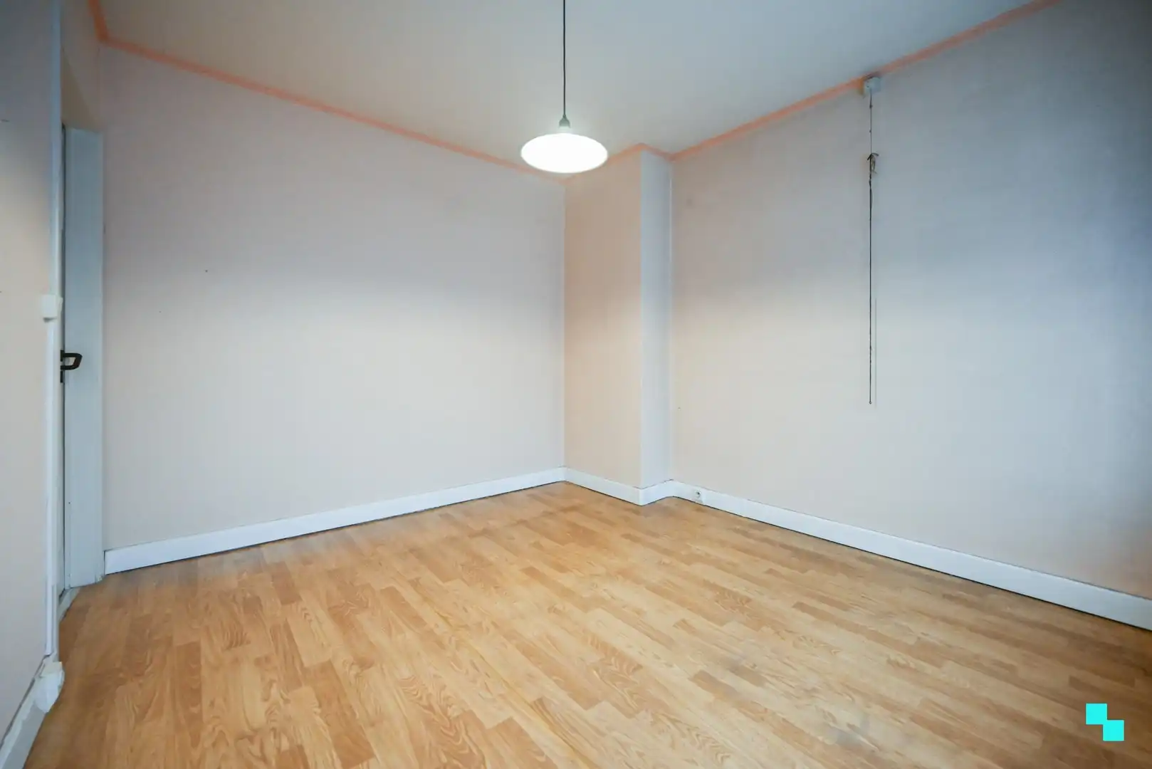 Halfopen bebouwing met garage nabij centrum Izegem foto 24