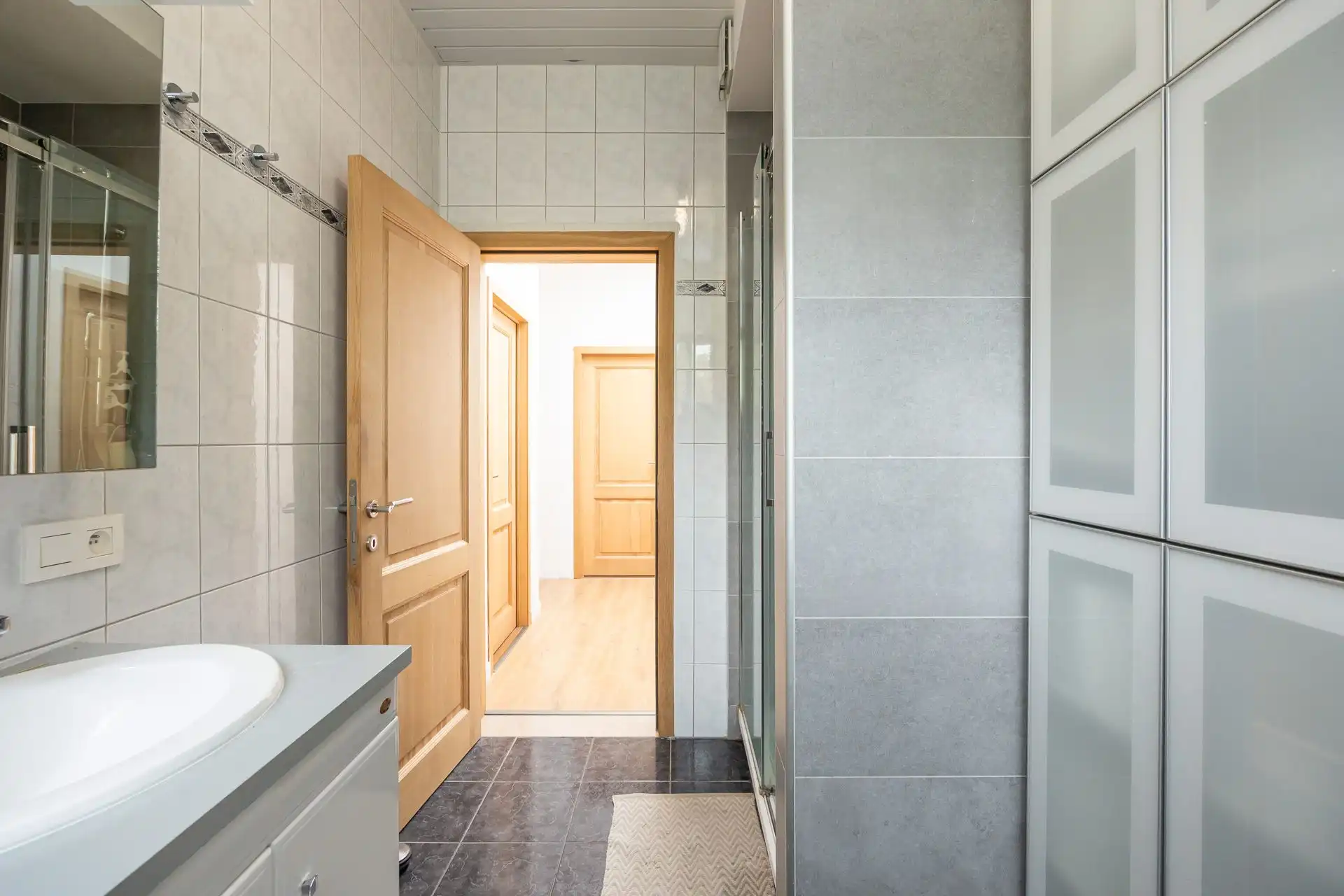 Ruime gezinswoning met potentieel nabij centrum Mortsel foto 16