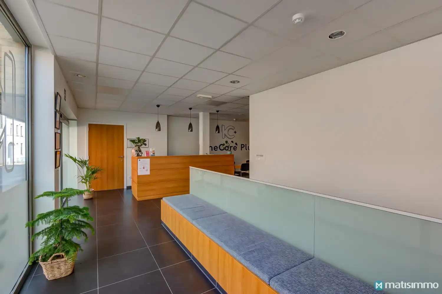 PRAKTIJKRUIMTE MET 10 PARKEERPLAATSEN TE HUUR IN HET CENTRUM VAN HOESELT foto 5