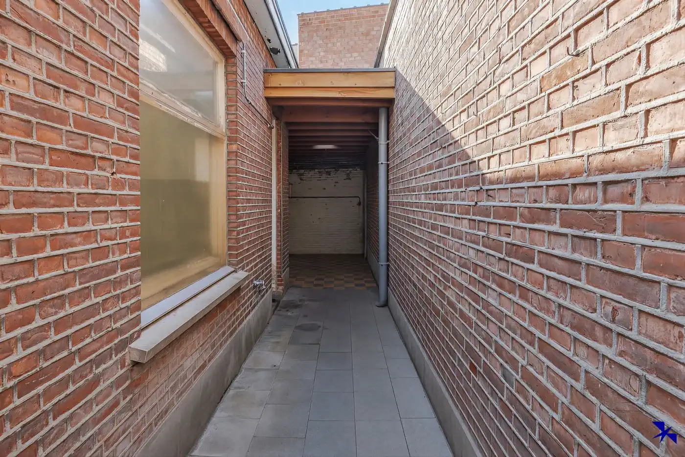 Gebouw voor gemengd gebruik: handelsruimte met 2 appartementen foto 8