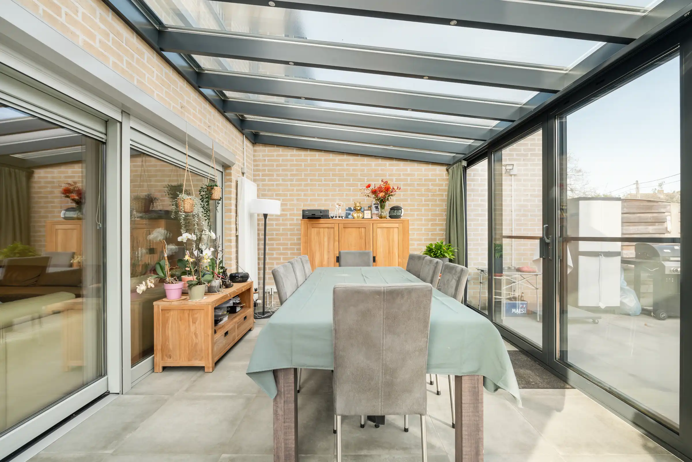 Recente half open bebouwing op gunstige locatie foto 6