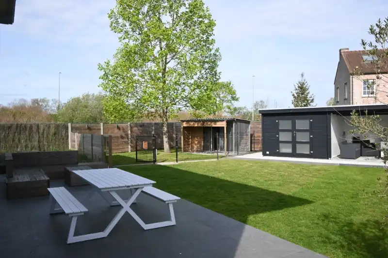 Stijlvolle en energiezuinige gezinswoning met 4 slaapkamers op gegeerde locatie in De Pinte foto 2