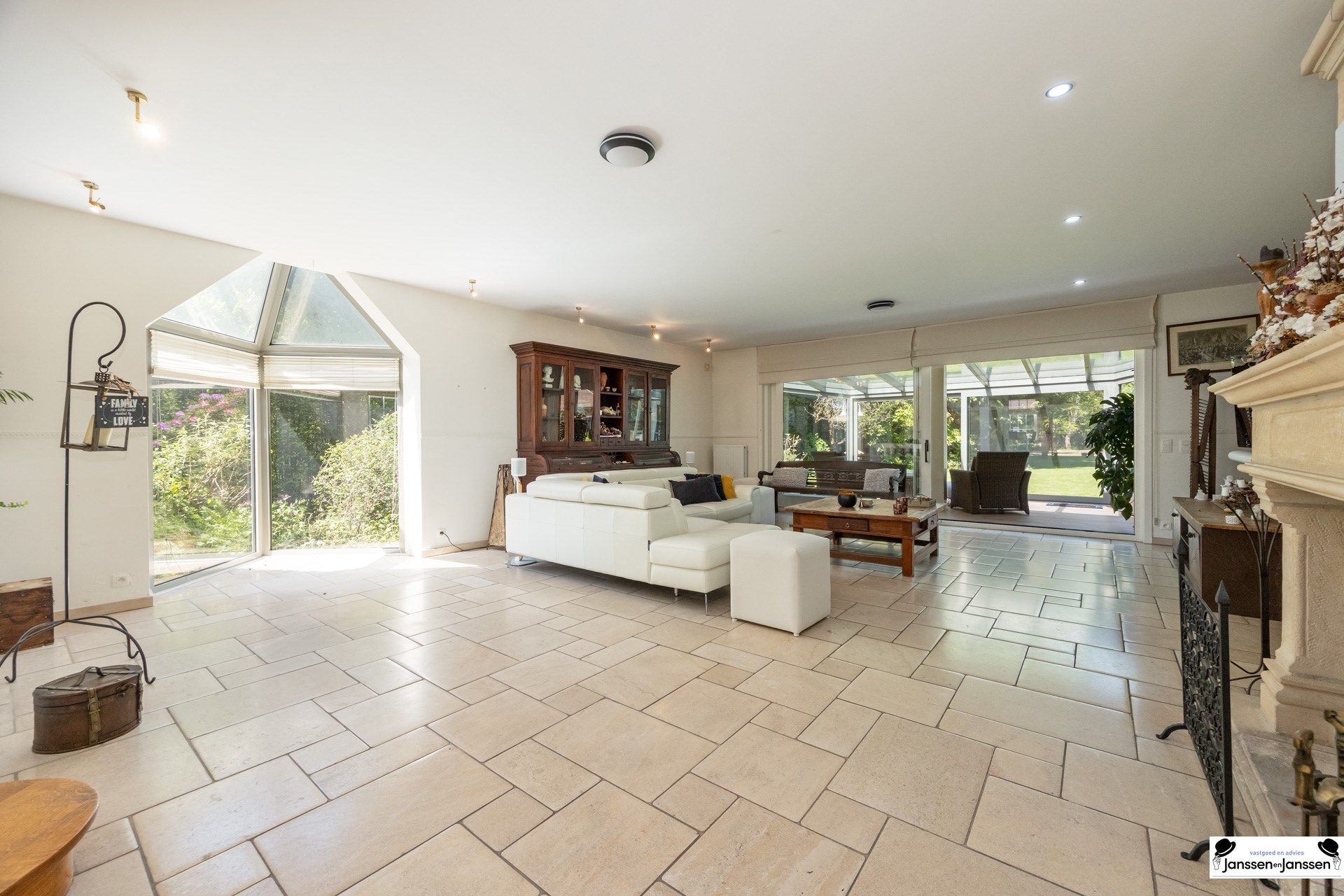 Exclusieve villa met zwembad en kantoorruimte foto 7