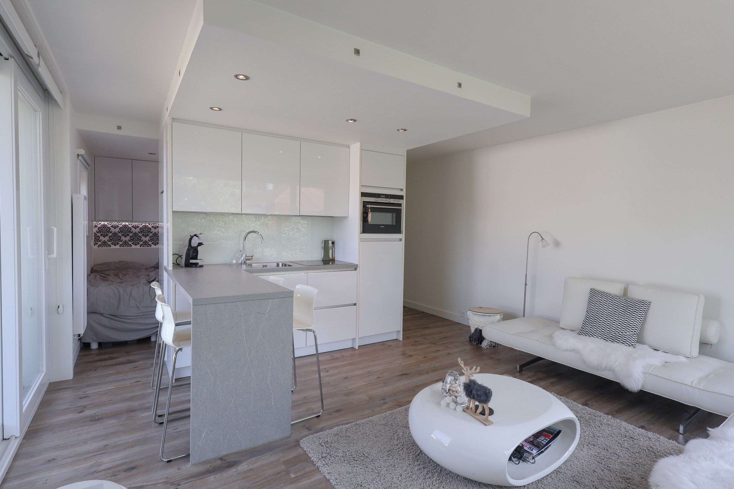 Instapklare studio op toplocatie in Oostduinkerke te koop foto 4