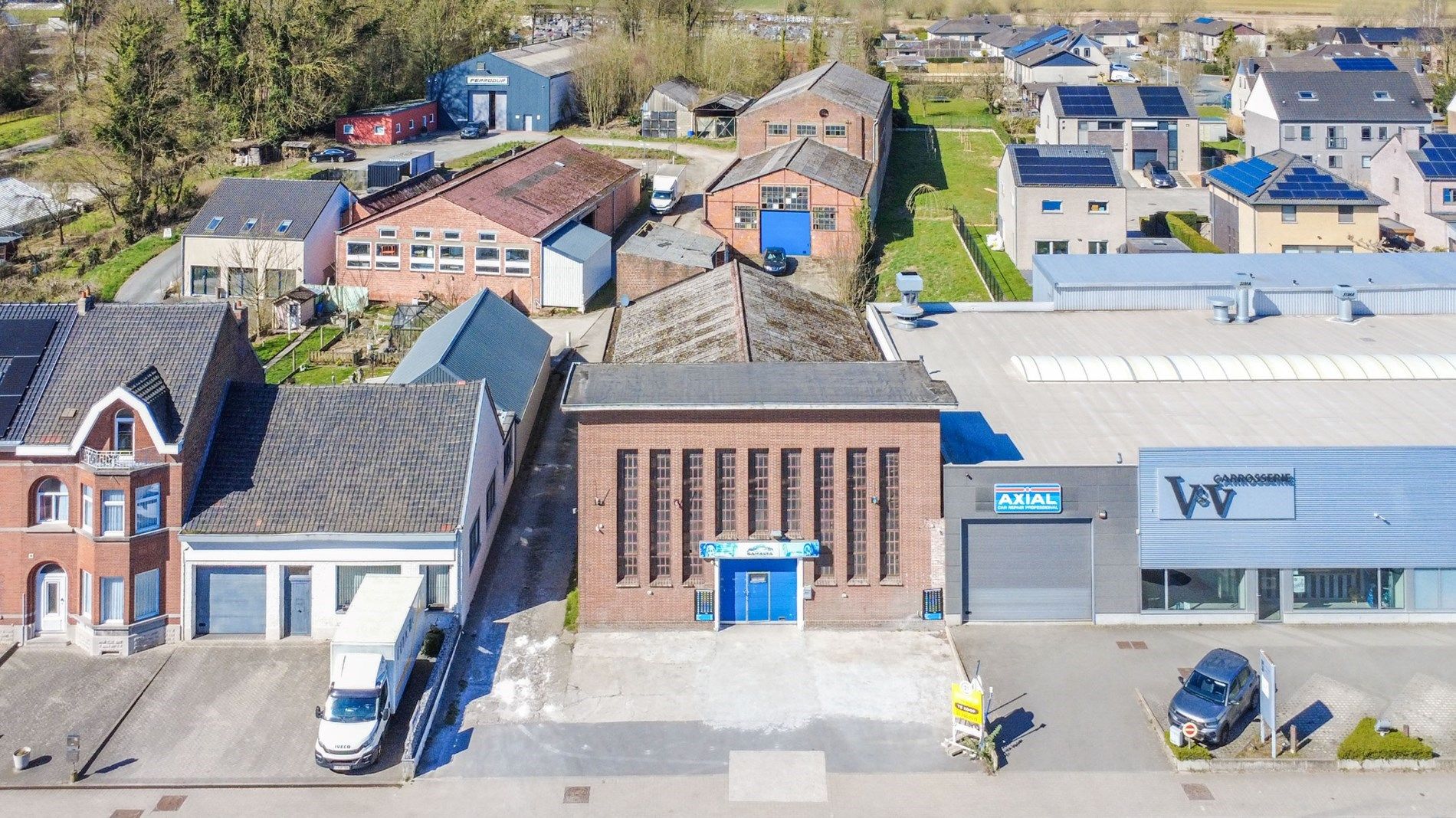Uitstekend gelegen geheel van KMO-units / werkplaatsen! foto 3