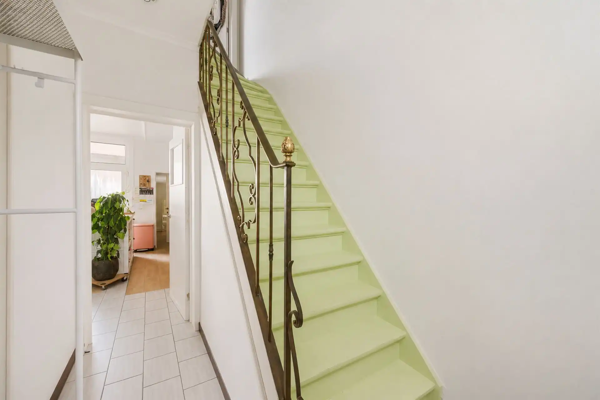 Gezellige instapklare woning met 3 slpk, koer en tuintje foto 9